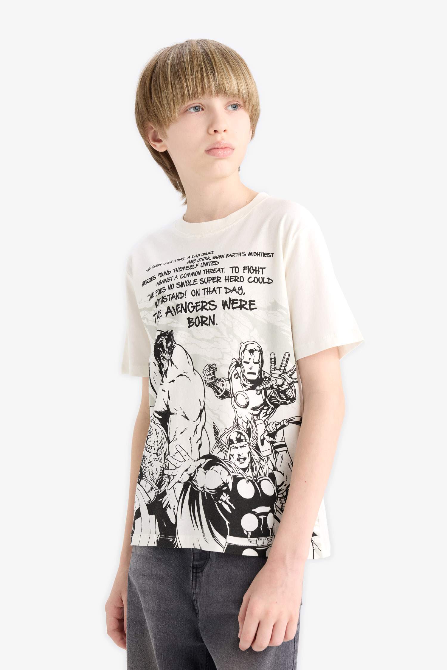 Erkek Çocuk Marvel Avengers Bisiklet Yaka Kısa Kollu Tişört