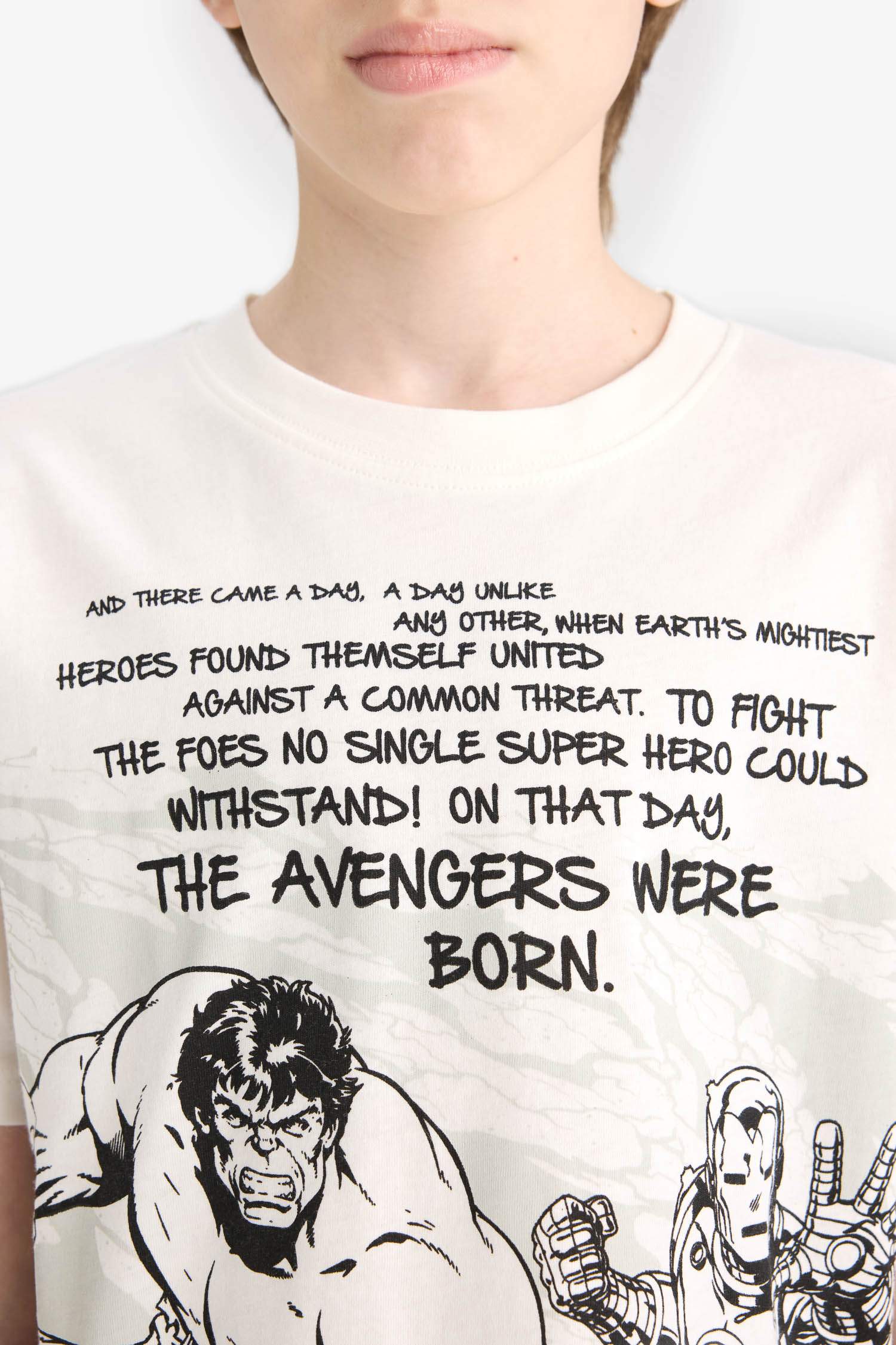 Erkek Çocuk Marvel Avengers Bisiklet Yaka Kısa Kollu Tişört