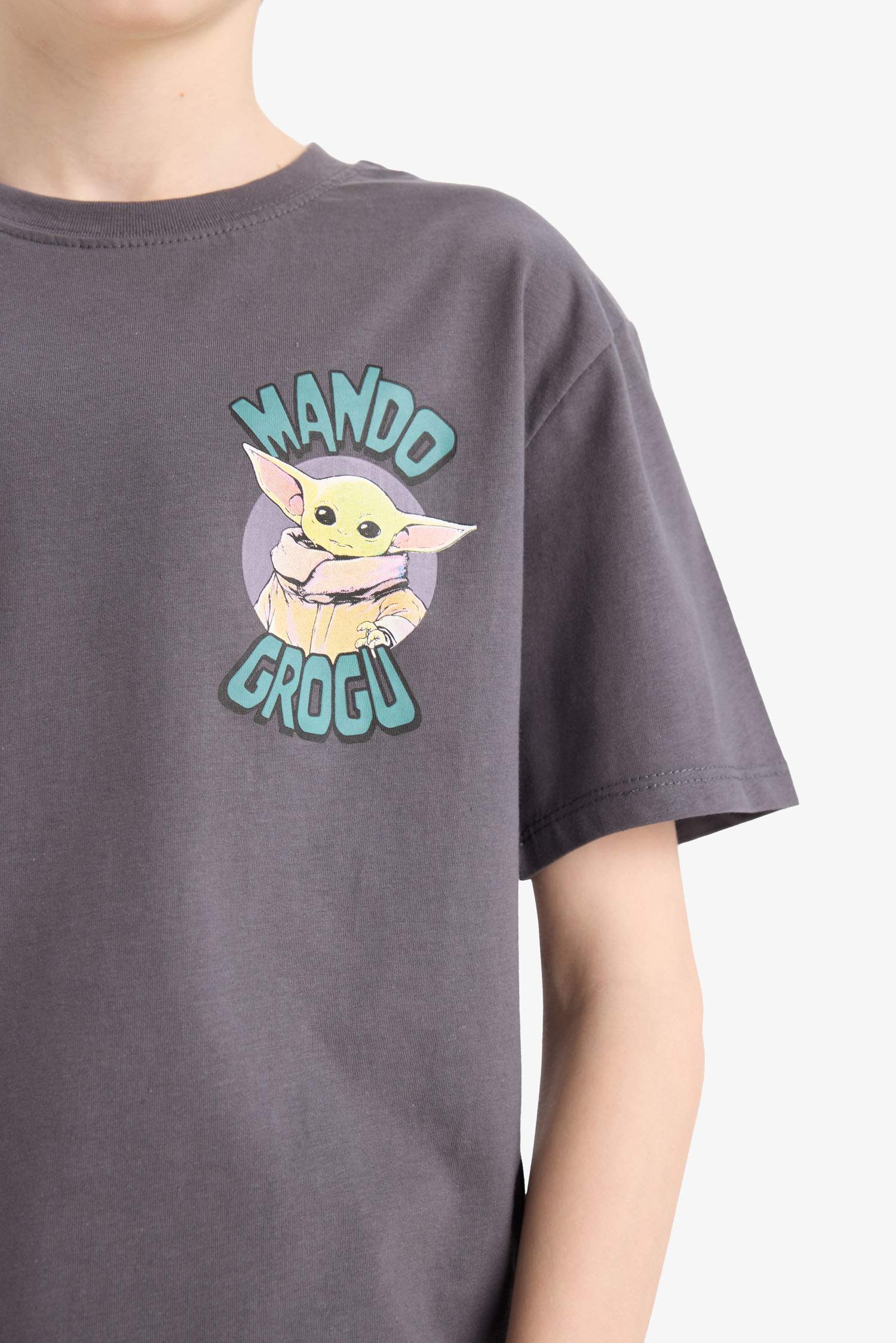 تيشيرت أولاد نص كم قصة عادية بطبعة ستار وارز