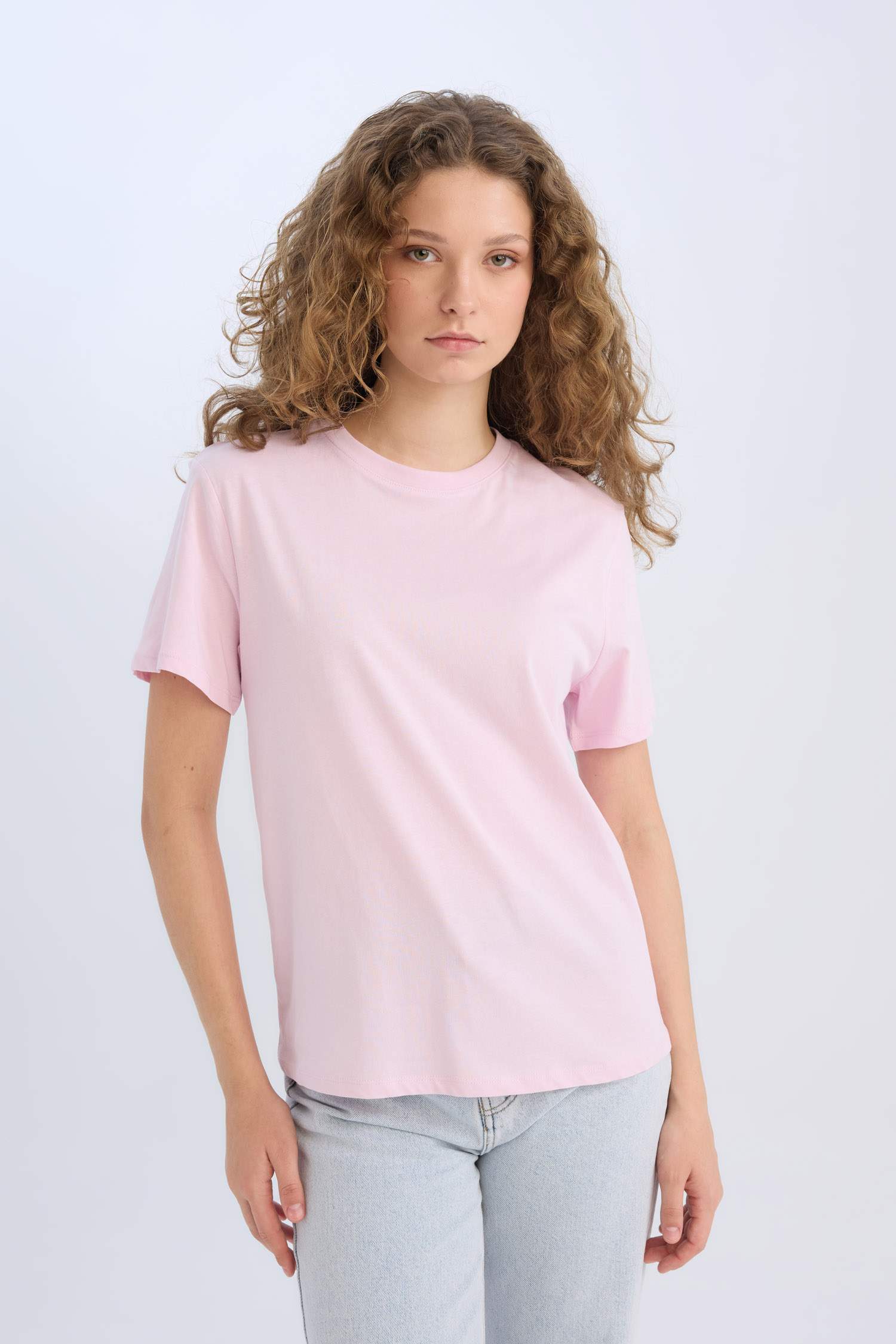 تيشيرت نص ردن بياخة مستديرة وقصة عادية