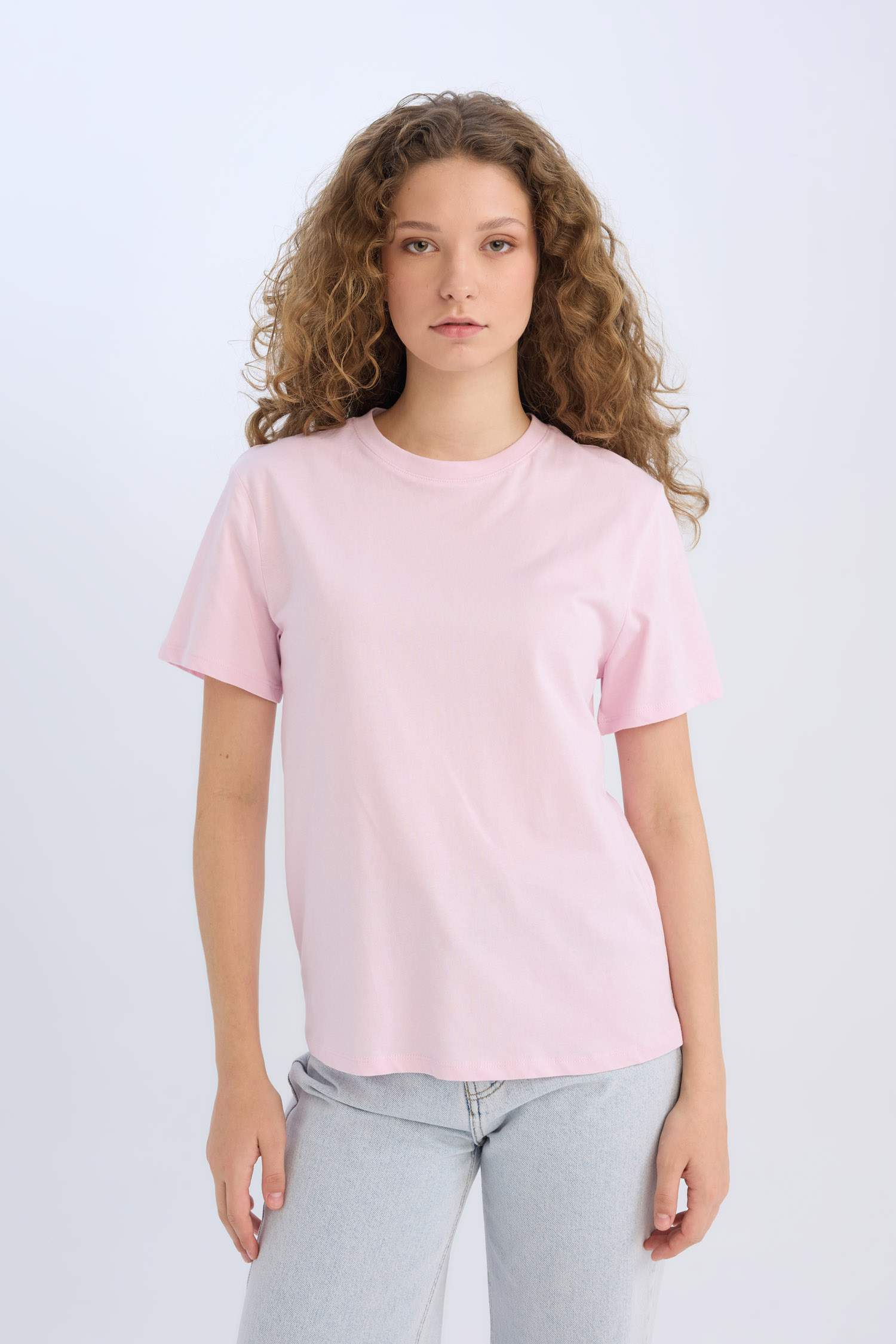 تيشيرت نص ردن بياخة مستديرة وقصة عادية