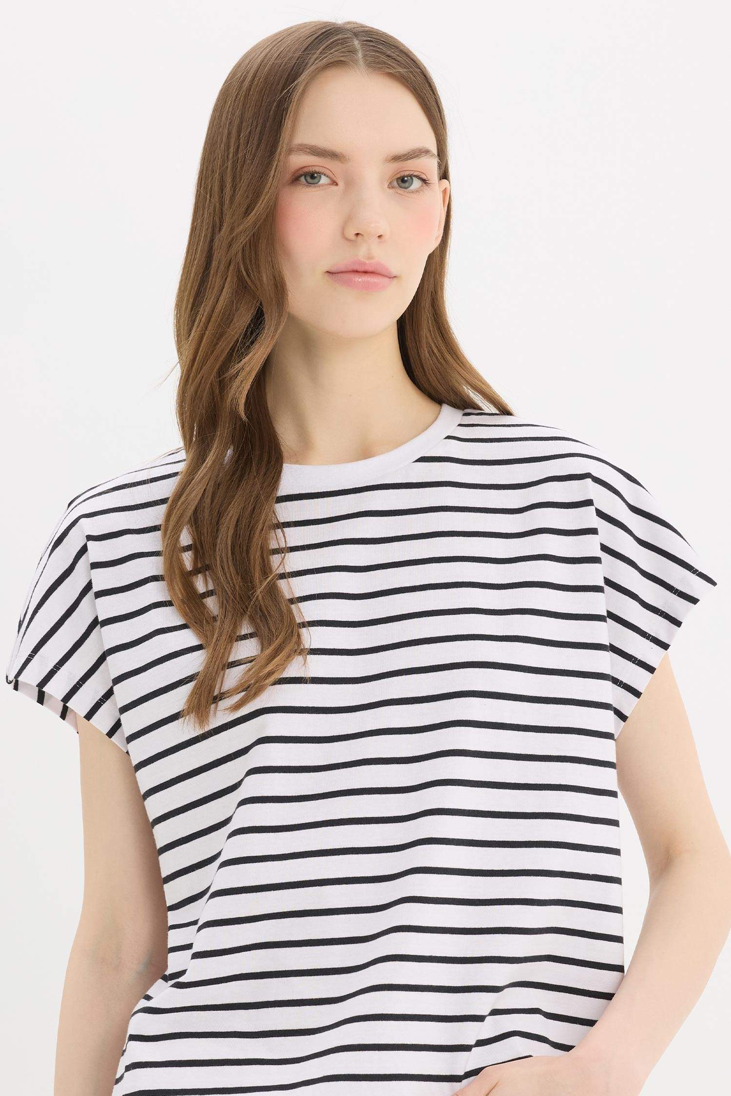 Футболка с короткими рукавами и круглым вырезом