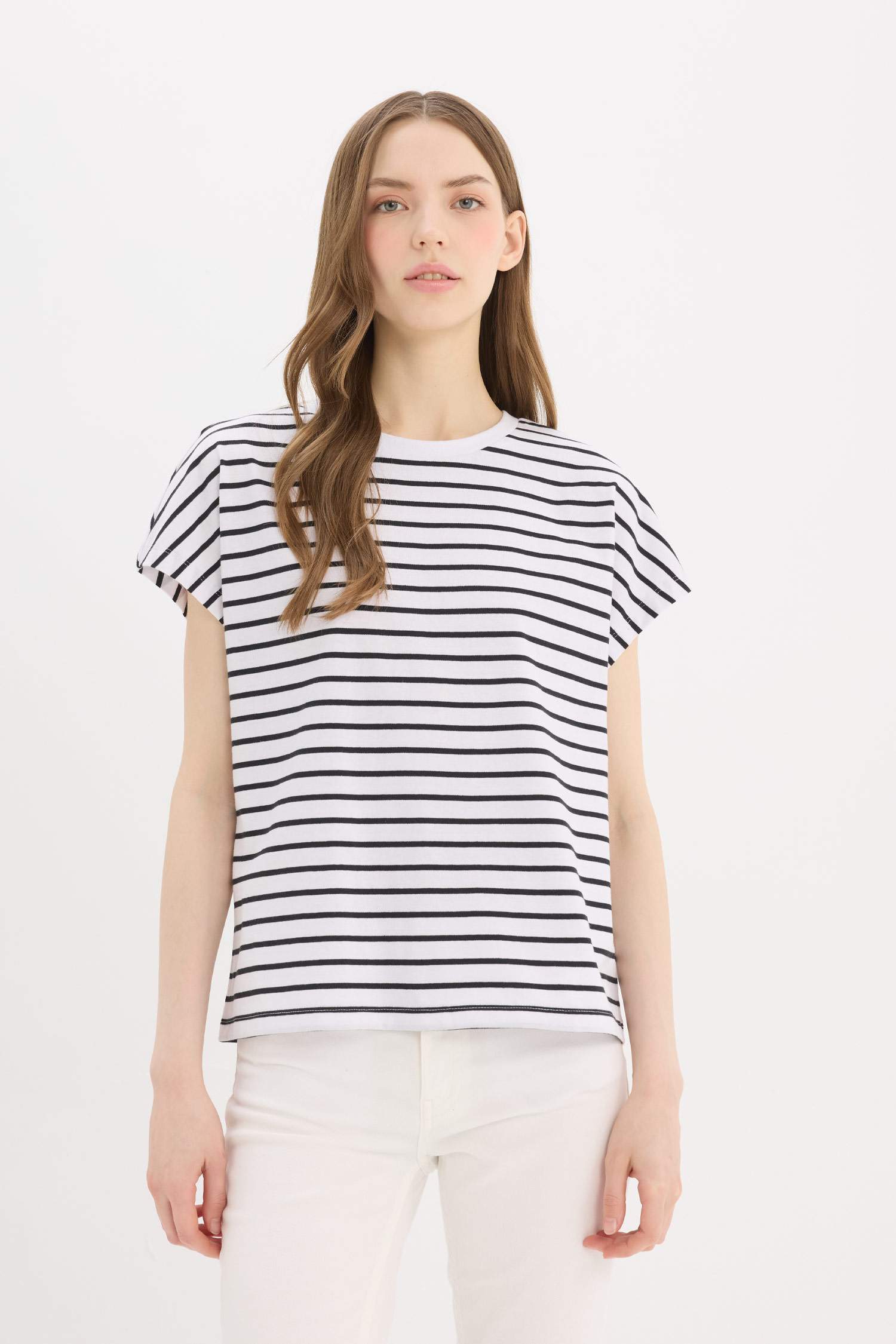 Футболка с короткими рукавами и круглым вырезом