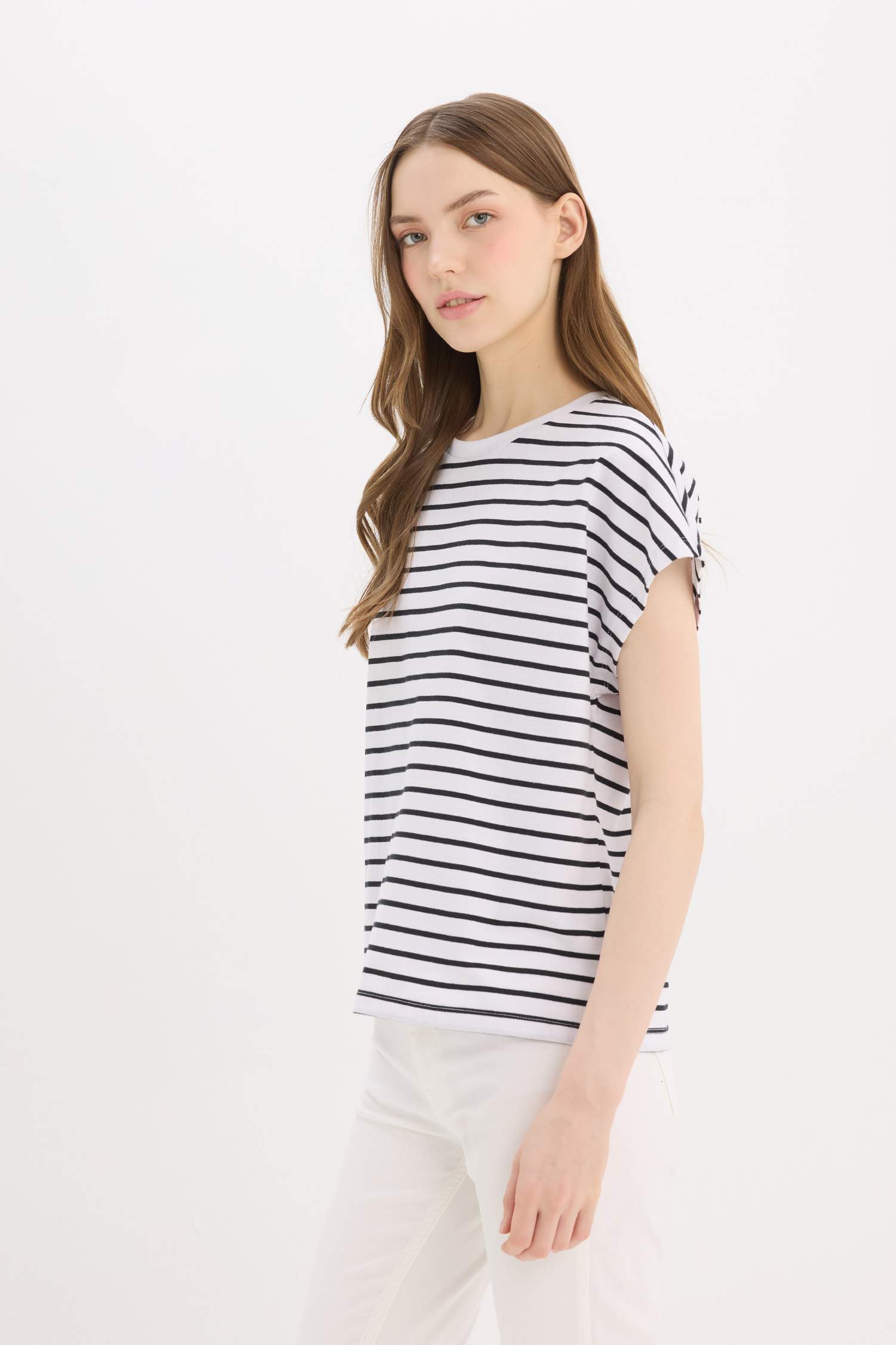 Футболка с короткими рукавами и круглым вырезом