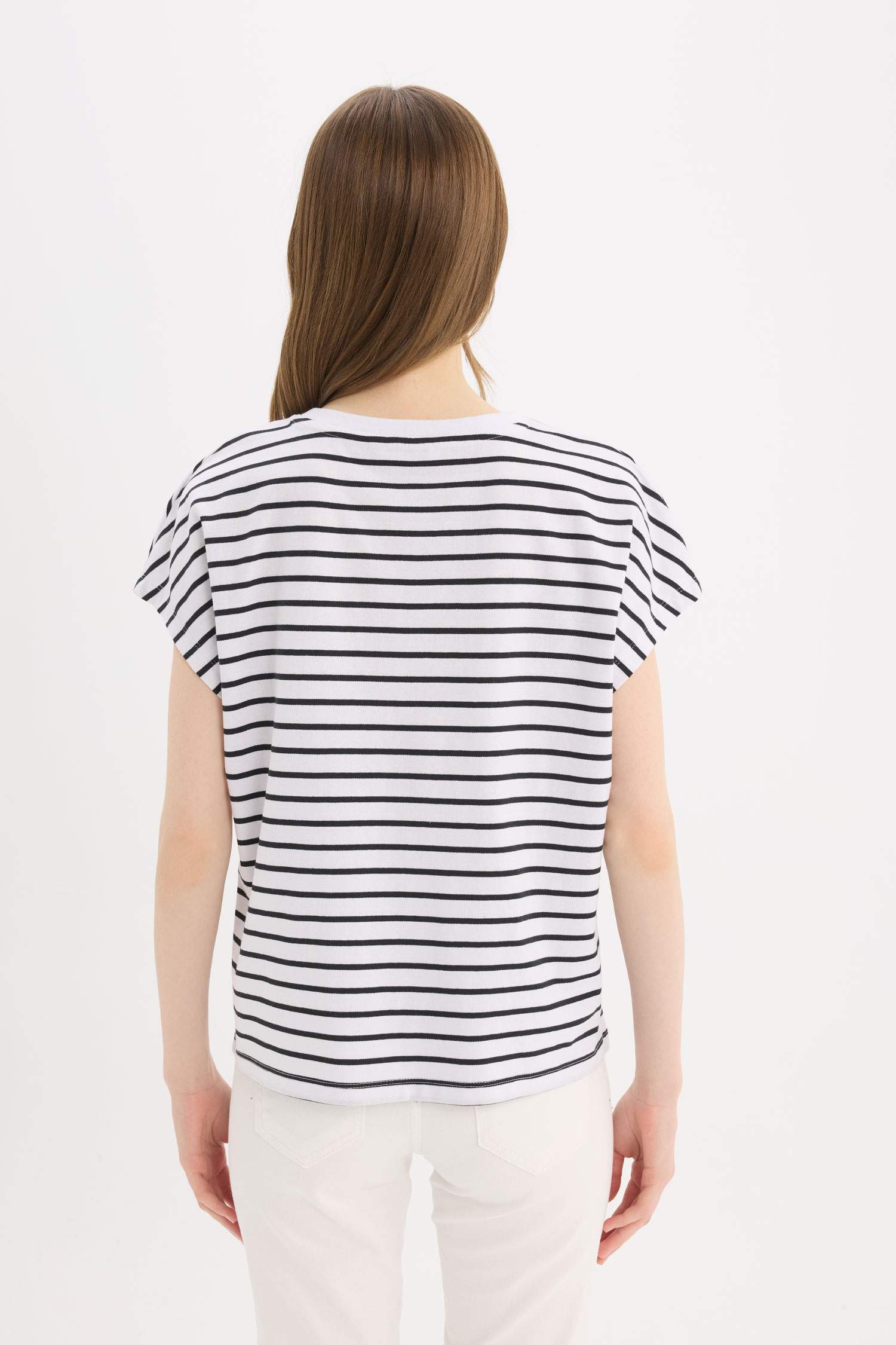 Футболка с короткими рукавами и круглым вырезом