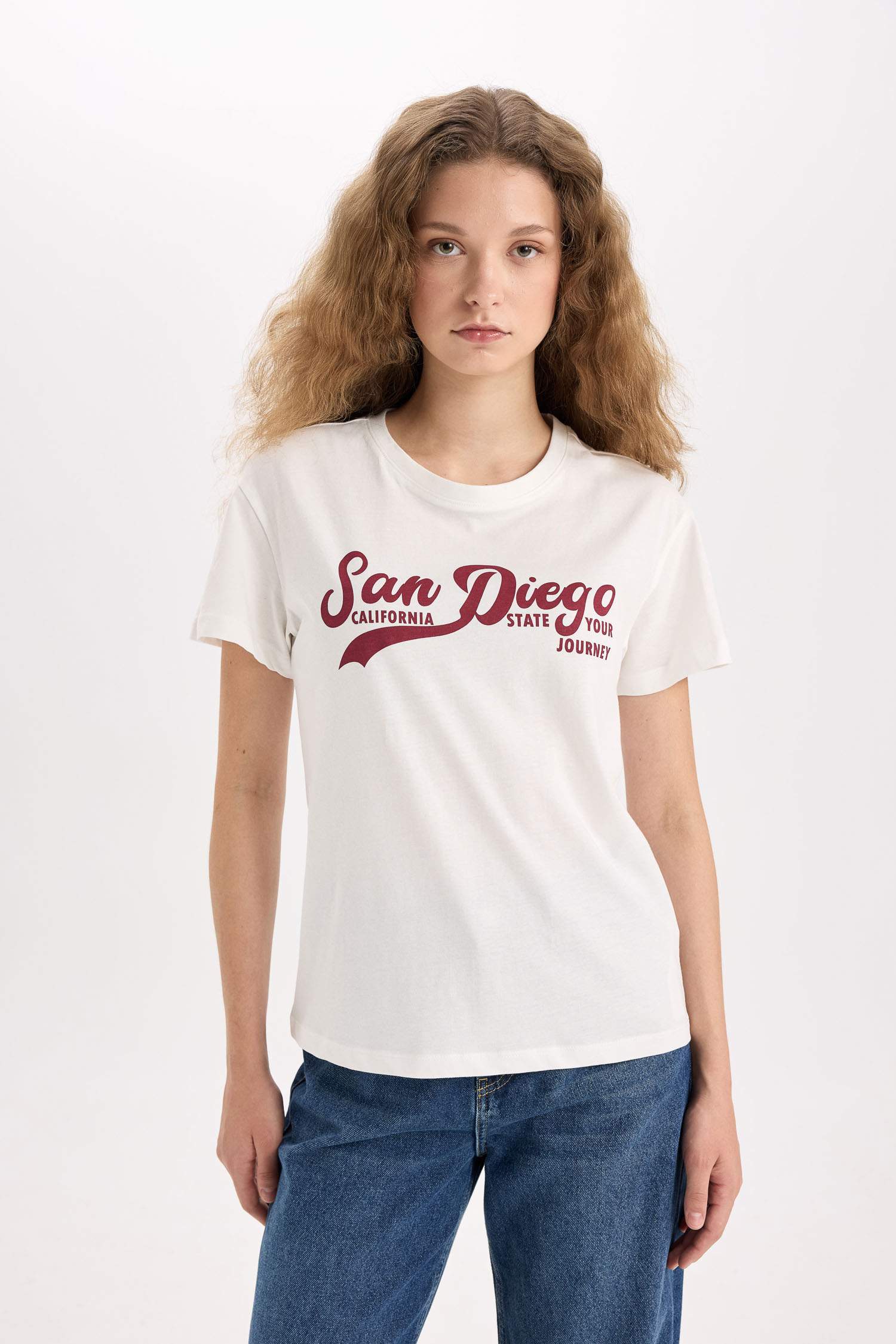 تيشيرت نص كم قصة عادية برقبة مستديرة