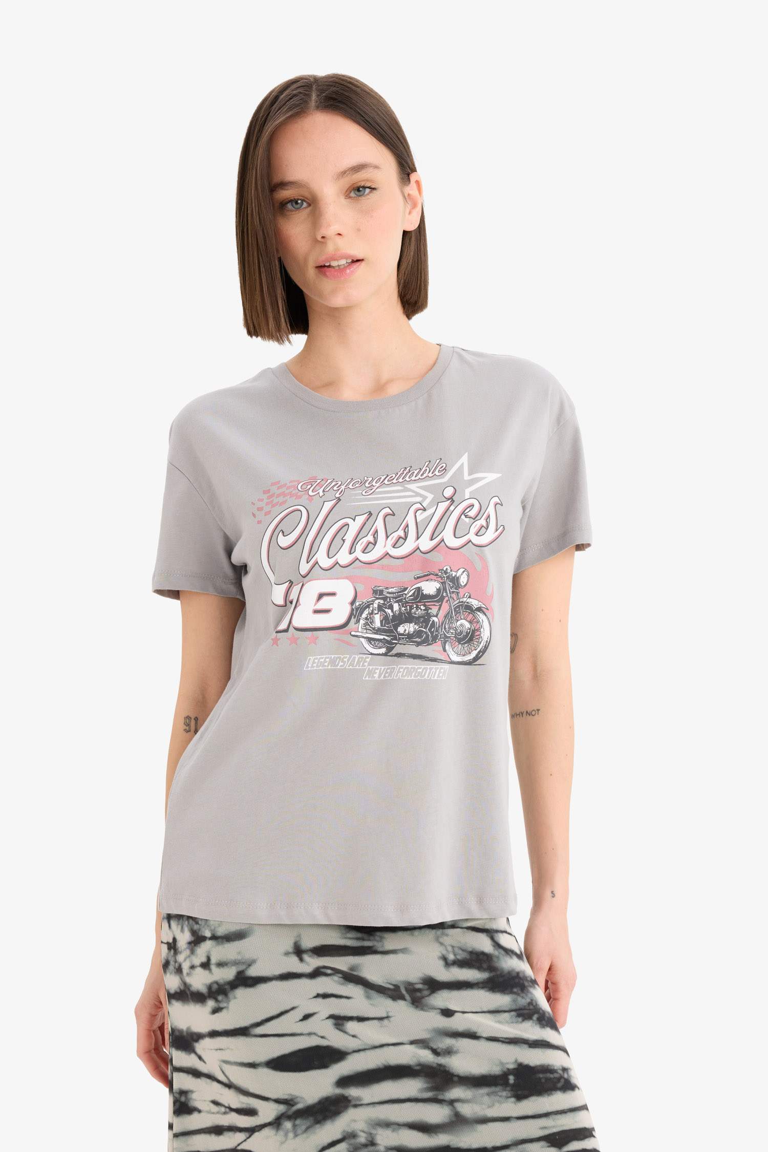 تيشيرت نص ردن قصة عادية بياخة مستديرة