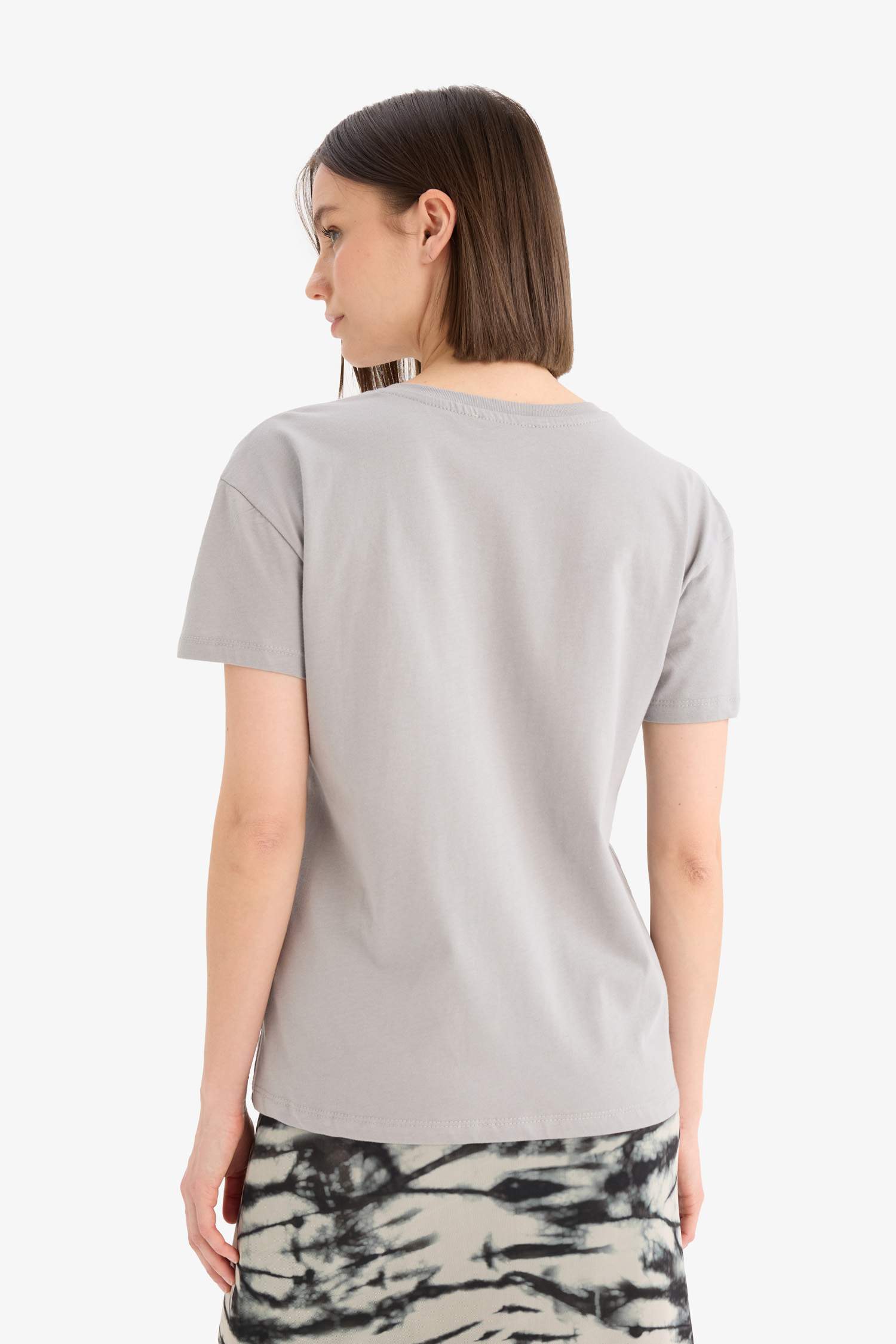 تيشيرت نص ردن قصة عادية بياخة مستديرة