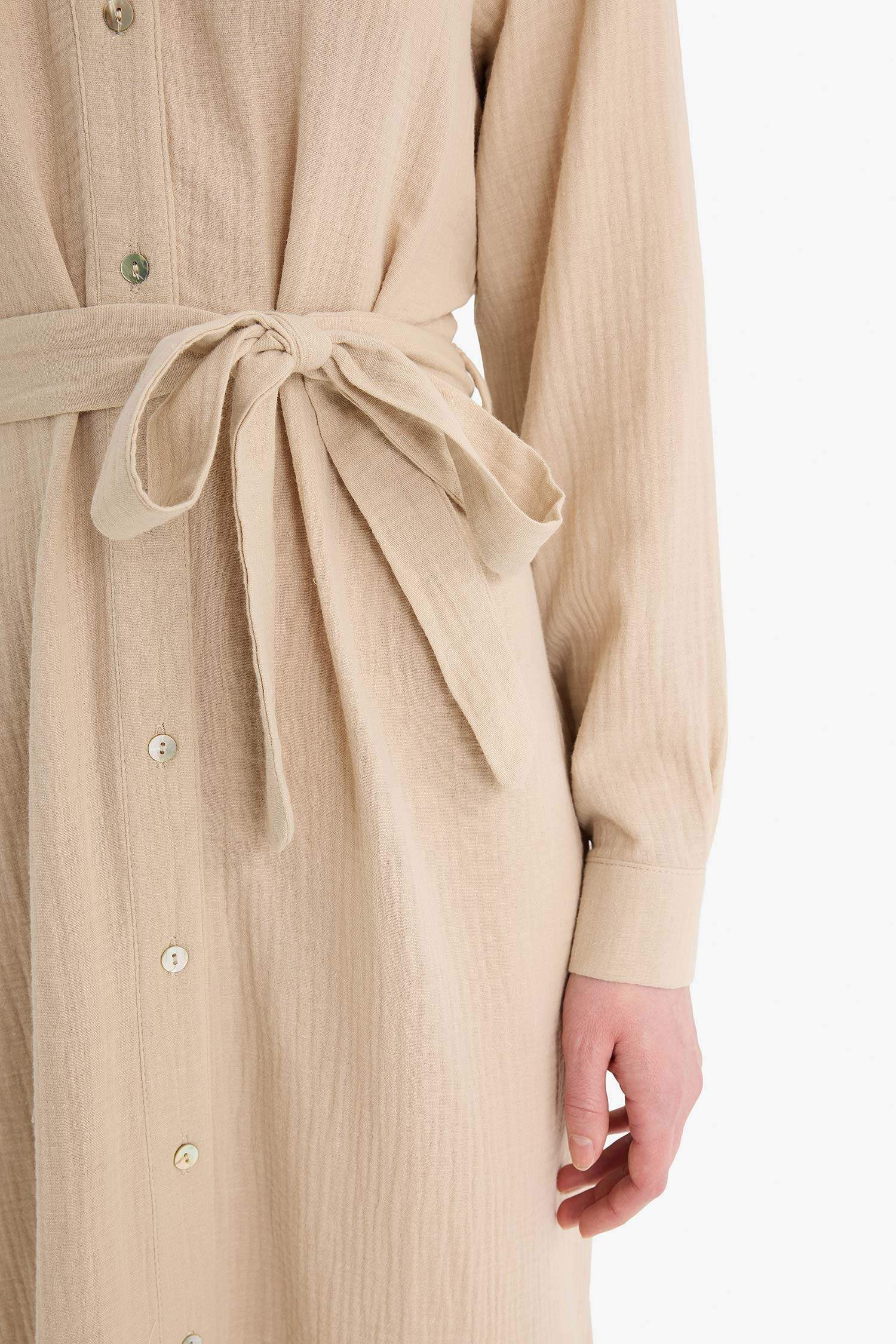 Gömlek Yaka Kuşaklı Müslin Uzun Kollu Maxi Elbise