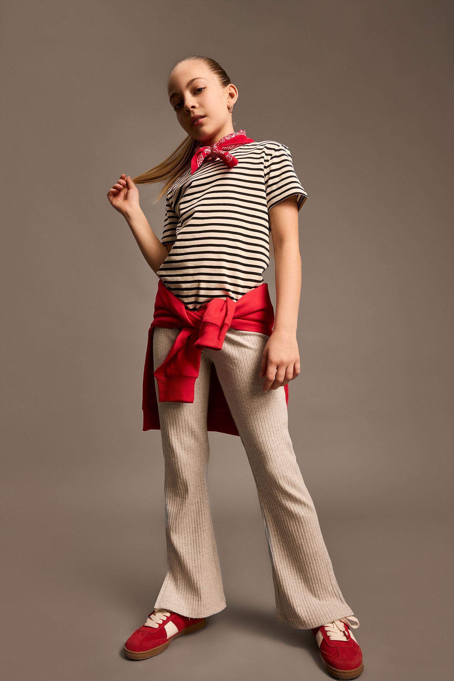 Детские леггинсы из ребристой ткани с клешированными штанинами