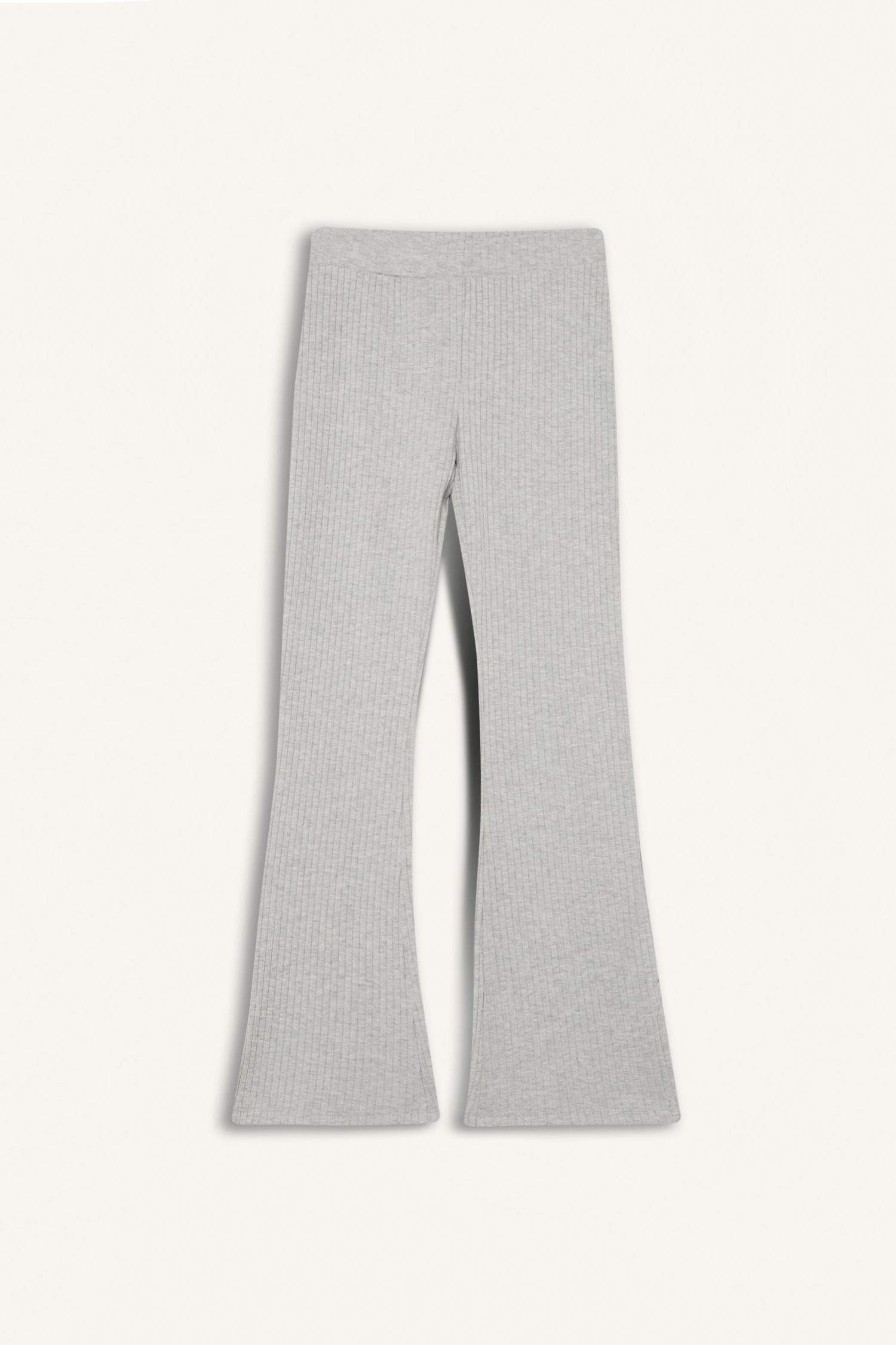 Детские леггинсы из ребристой ткани с клешированными штанинами