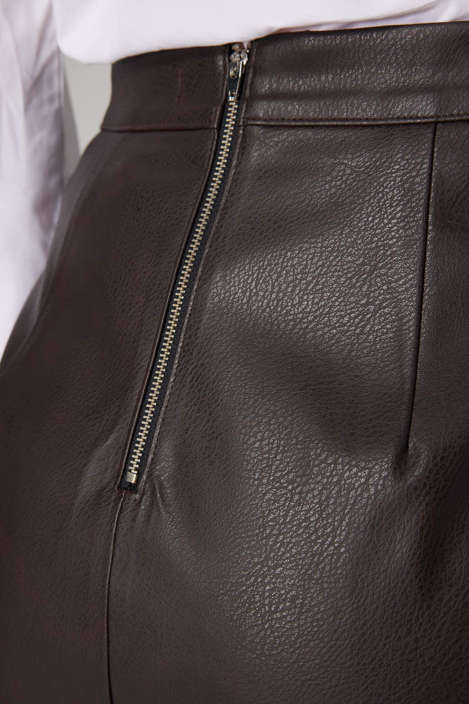 Mini-jupe en similicuir à taille haute et coupe évasée Sorbe x DeFacto