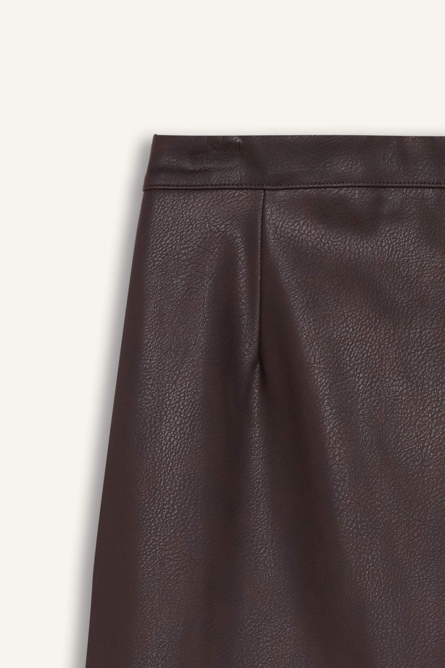 Mini-jupe en similicuir à taille haute et coupe évasée Sorbe x DeFacto