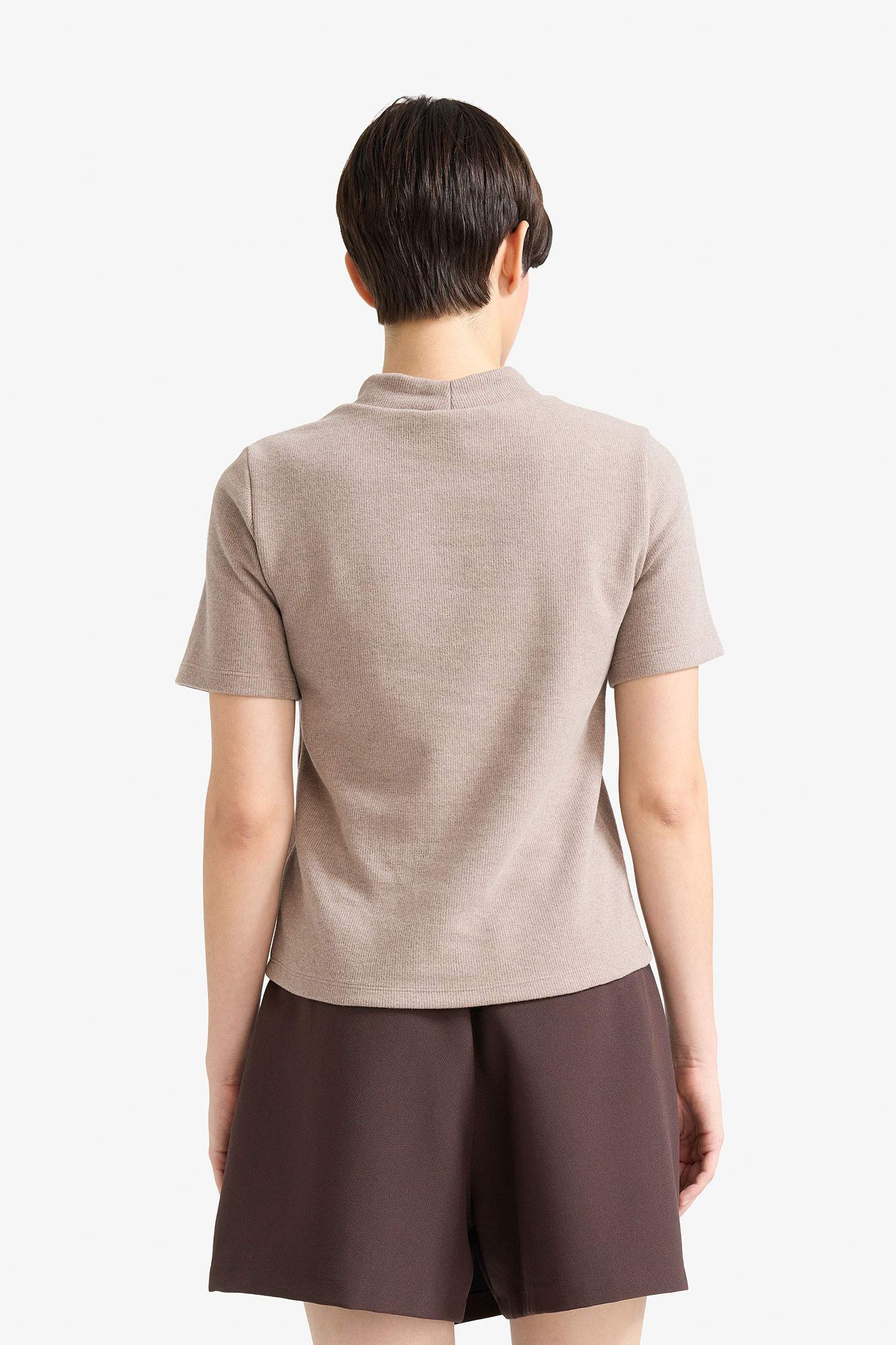 Облегающая футболка с короткими рукавами