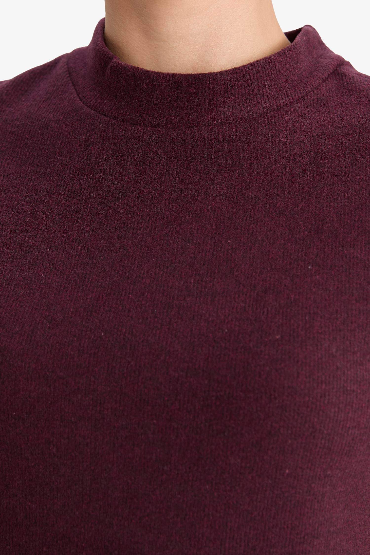 Slim Fit Dar Kesim Yarım Balıkçı Yaka Kısa Kollu Tişört