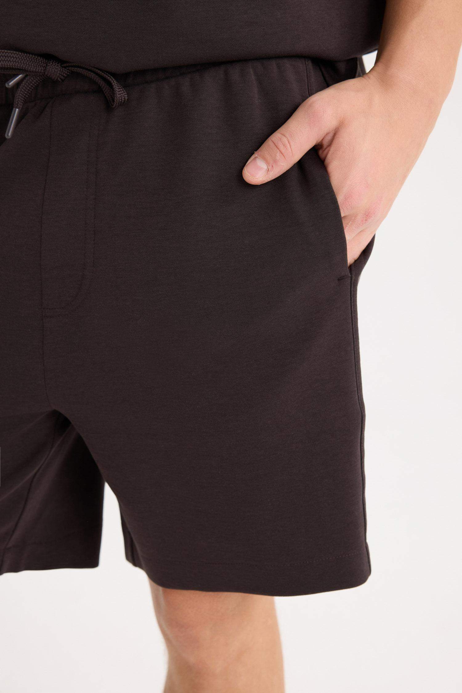 Шорты снатдартного кроя