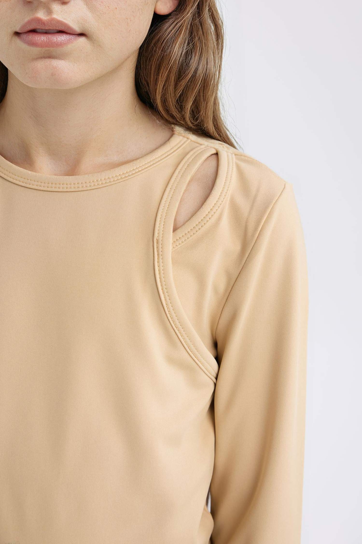 تيشيرت بنات بكم طويل سليم فيت برقبة مستديرة