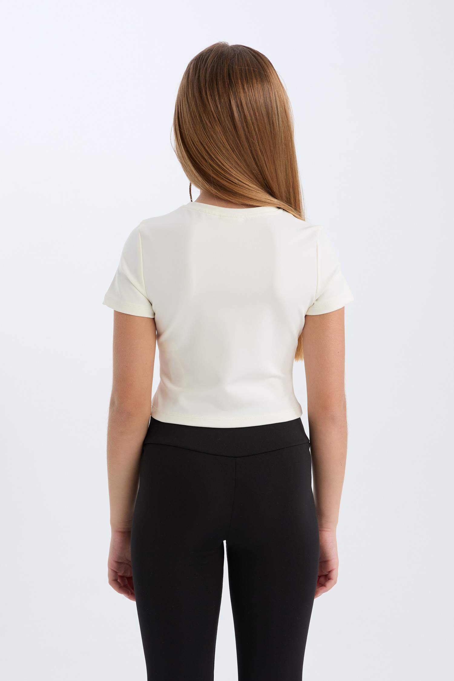 تيشيرت نص كم سليم فيت برقبة مستديرة