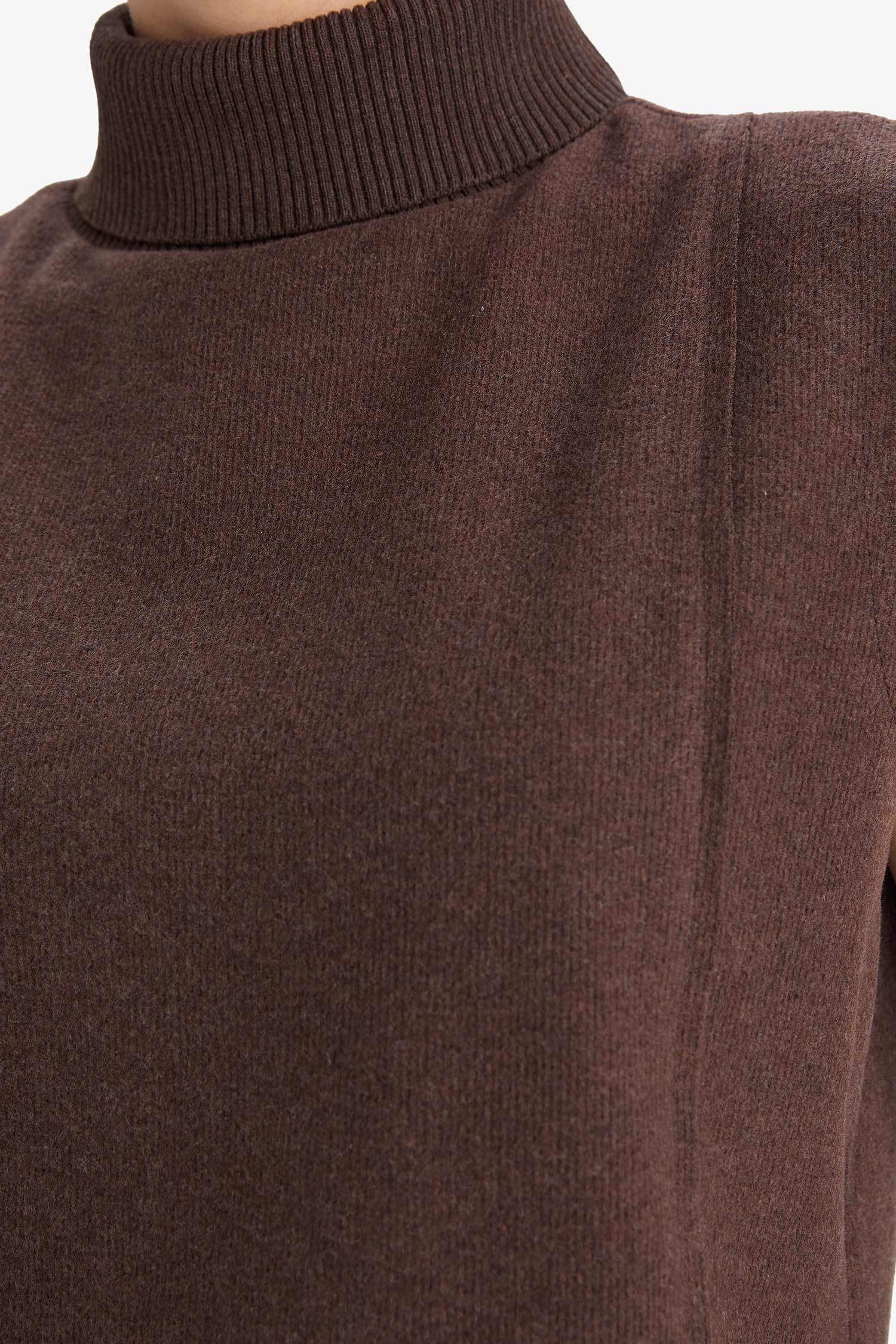 Regular Fit Turtleneck Tank Top