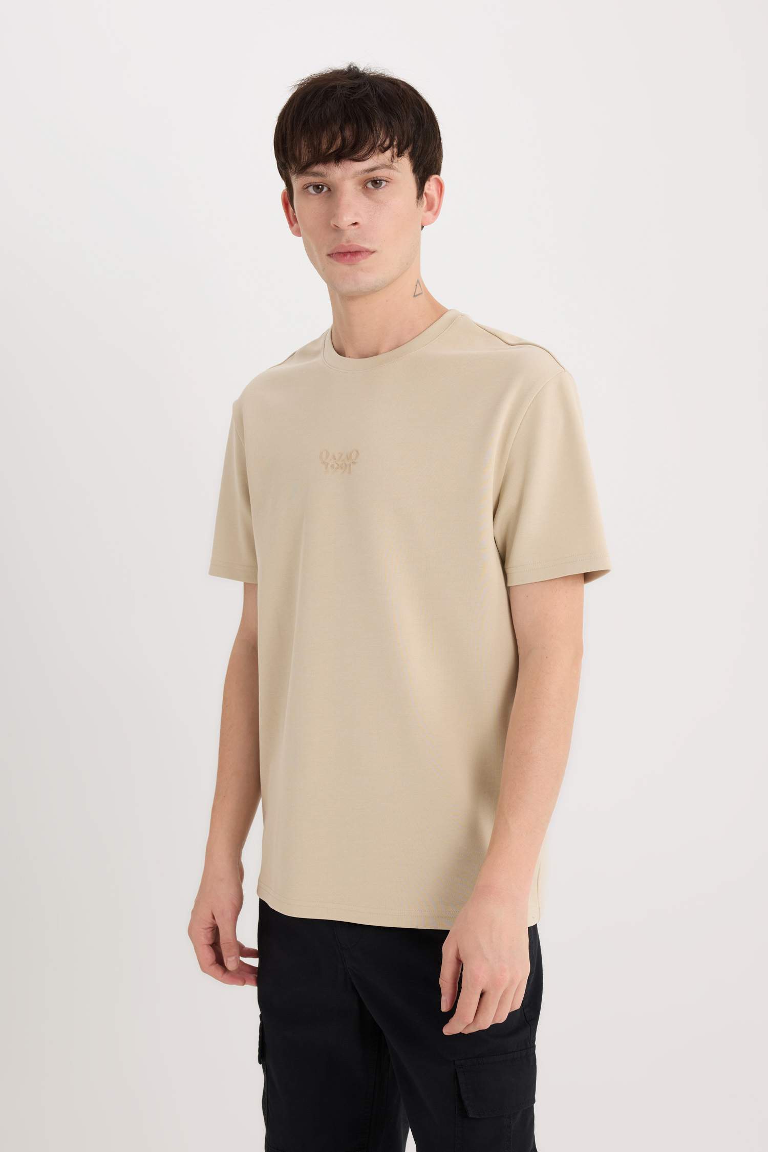 дөңгелек жаға минималл Қысқа жеңді футболка