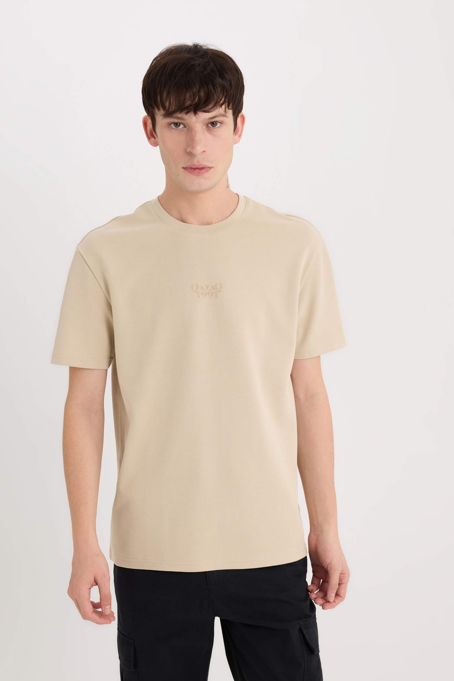 дөңгелек жаға минималл Қысқа жеңді футболка