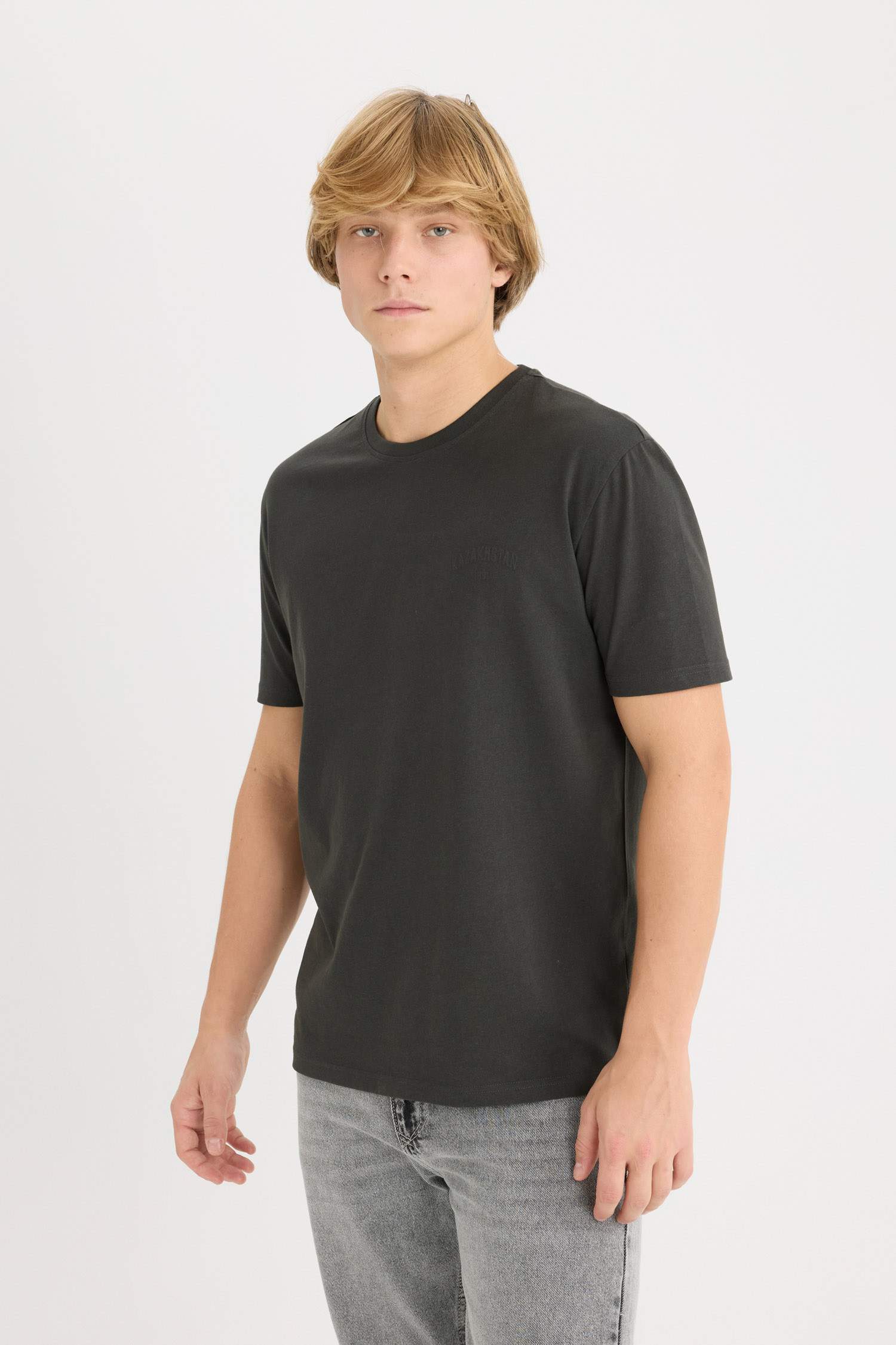 дөңгелек жаға минималл Қысқа жеңді футболка