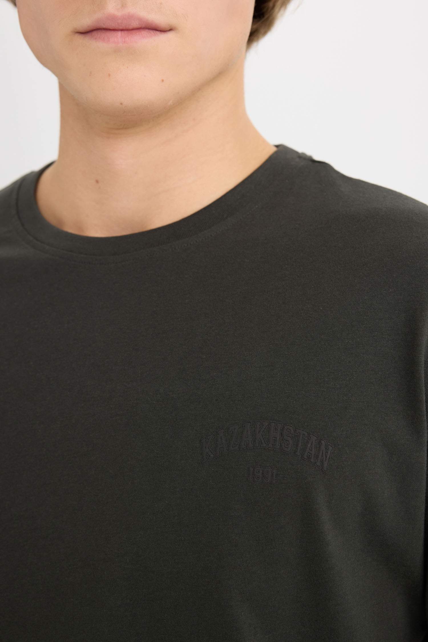 дөңгелек жаға минималл Қысқа жеңді футболка