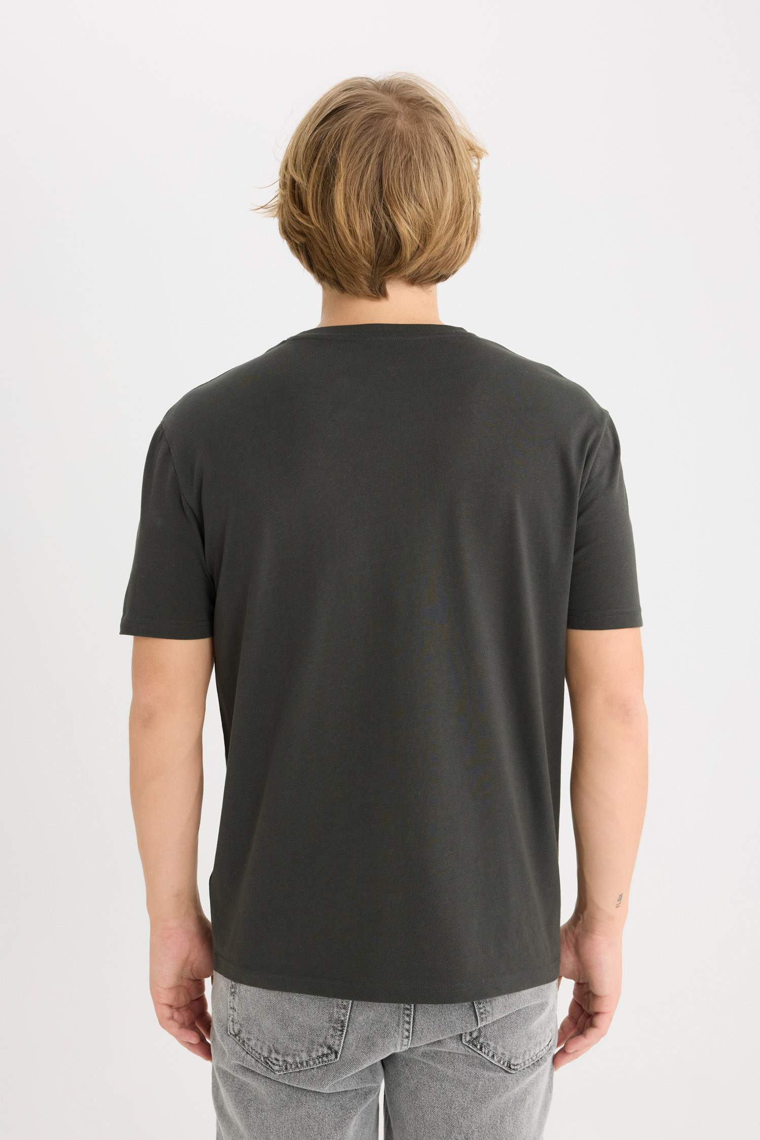 дөңгелек жаға минималл Қысқа жеңді футболка