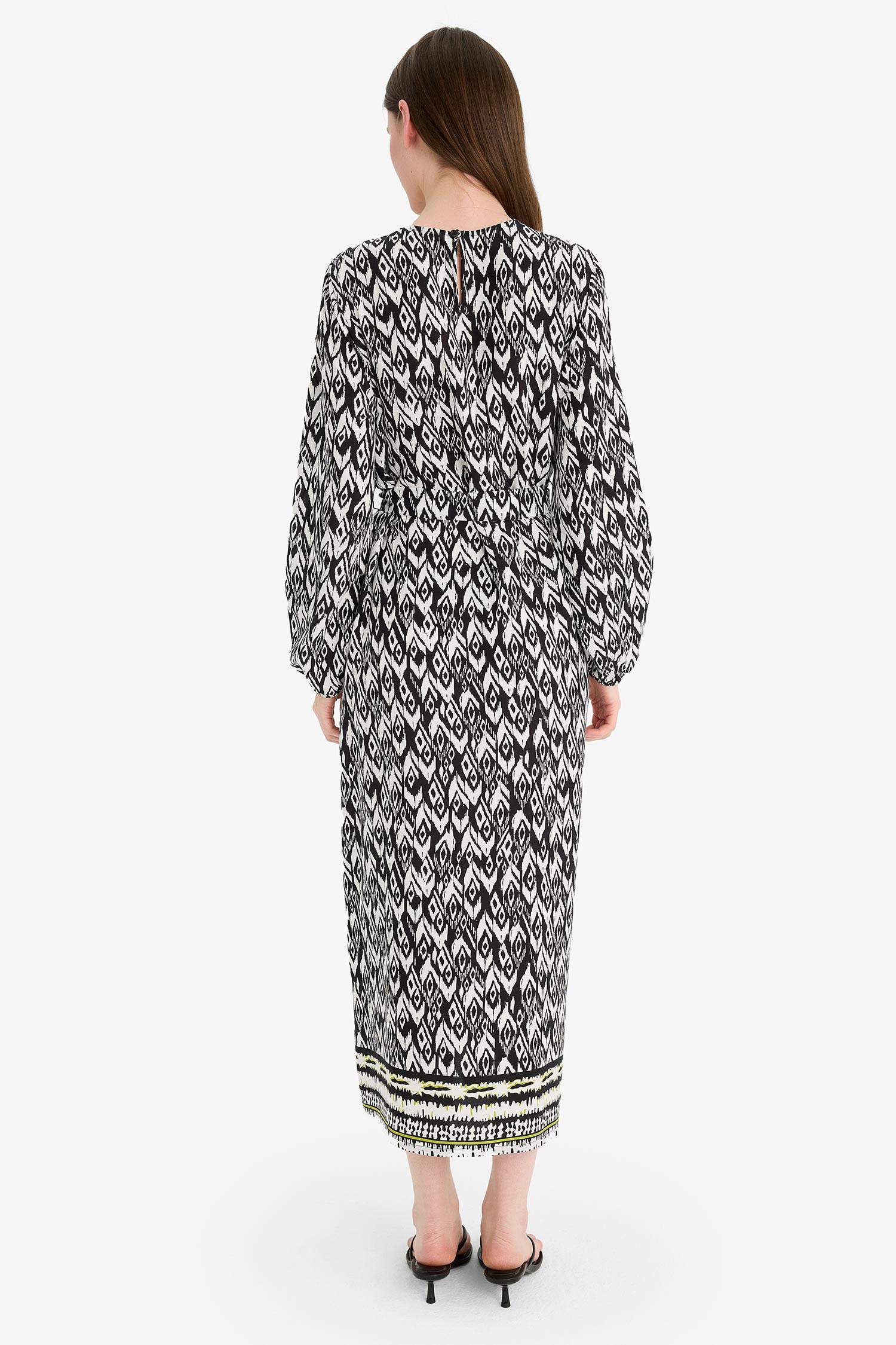 Regular Fit Bisiklet Yaka Desenli Kuşaklı Uzun Kollu Maxi Elbise