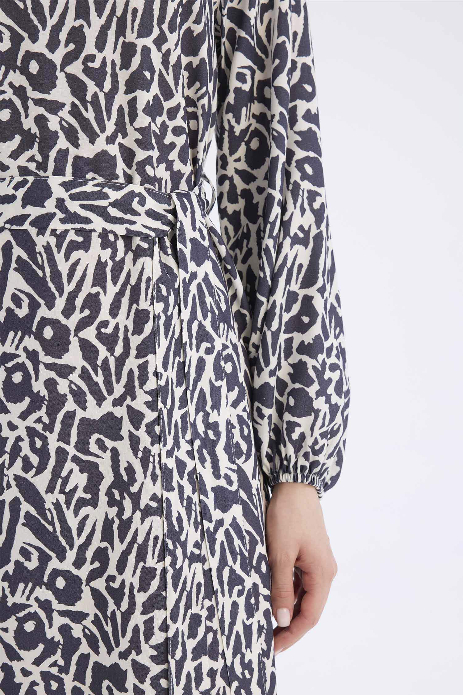 فستان طويل منقوش كم طويل قصة عادية بياخة مستديرة