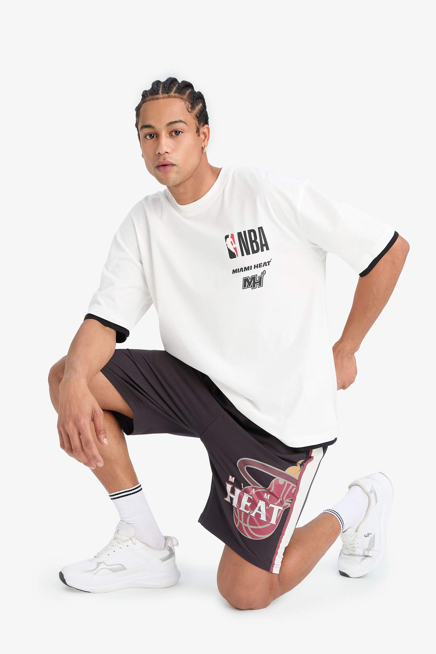 DeFactoFit NBA Miami Heat Oversize Geniş Kalıp Bisiklet Yaka Sırt Baskılı Kısa Kollu Tişört