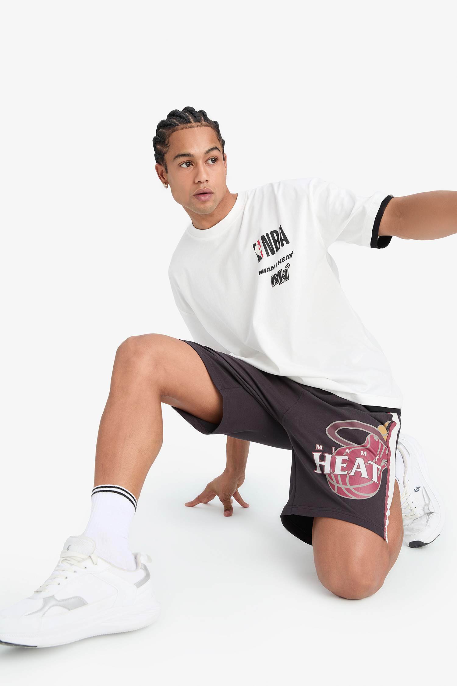 DeFactoFit NBA Miami Heat Oversize Geniş Kalıp Bisiklet Yaka Sırt Baskılı Kısa Kollu Tişört