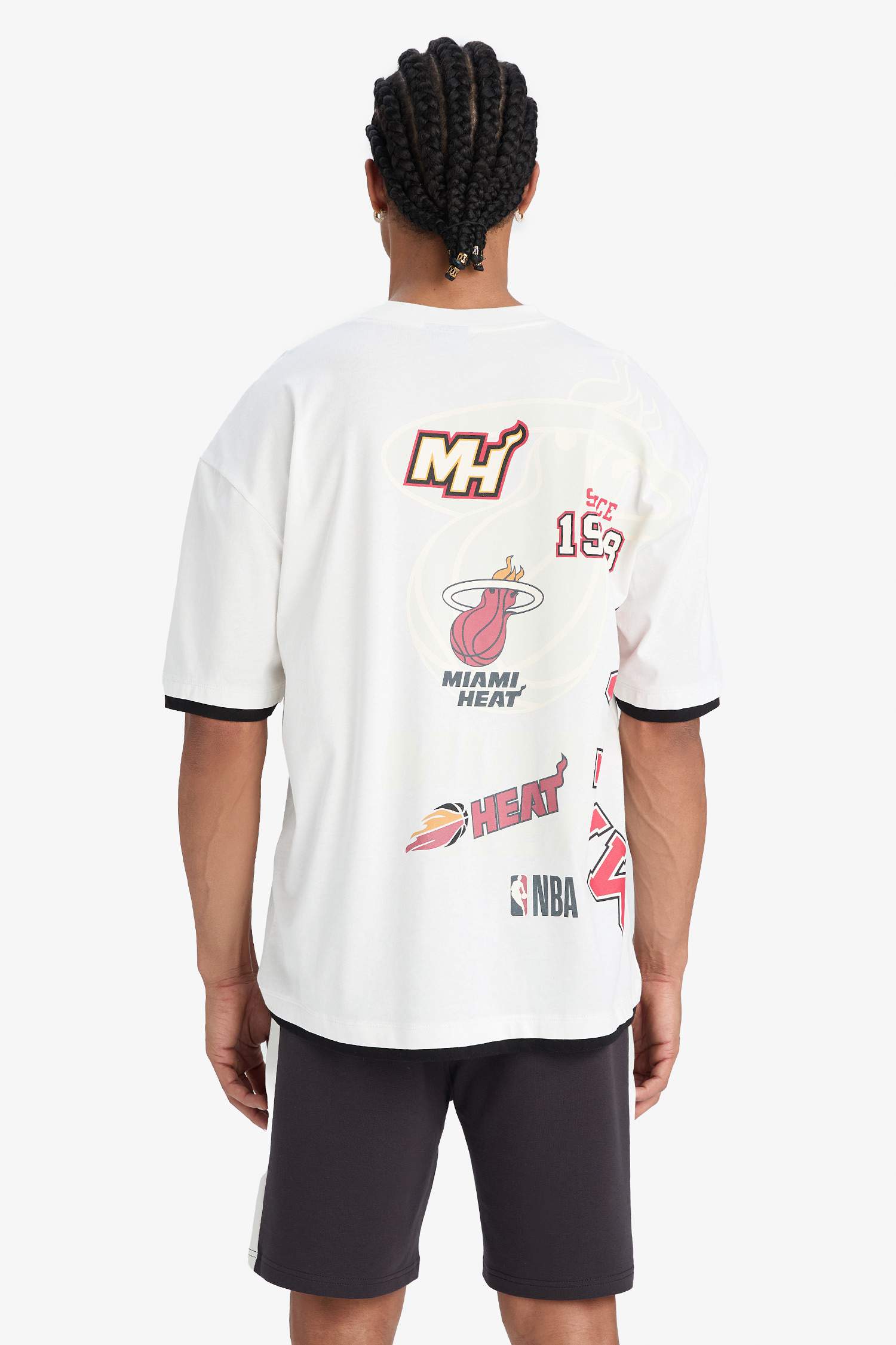 DeFactoFit NBA Miami Heat Oversize Geniş Kalıp Bisiklet Yaka Sırt Baskılı Kısa Kollu Tişört