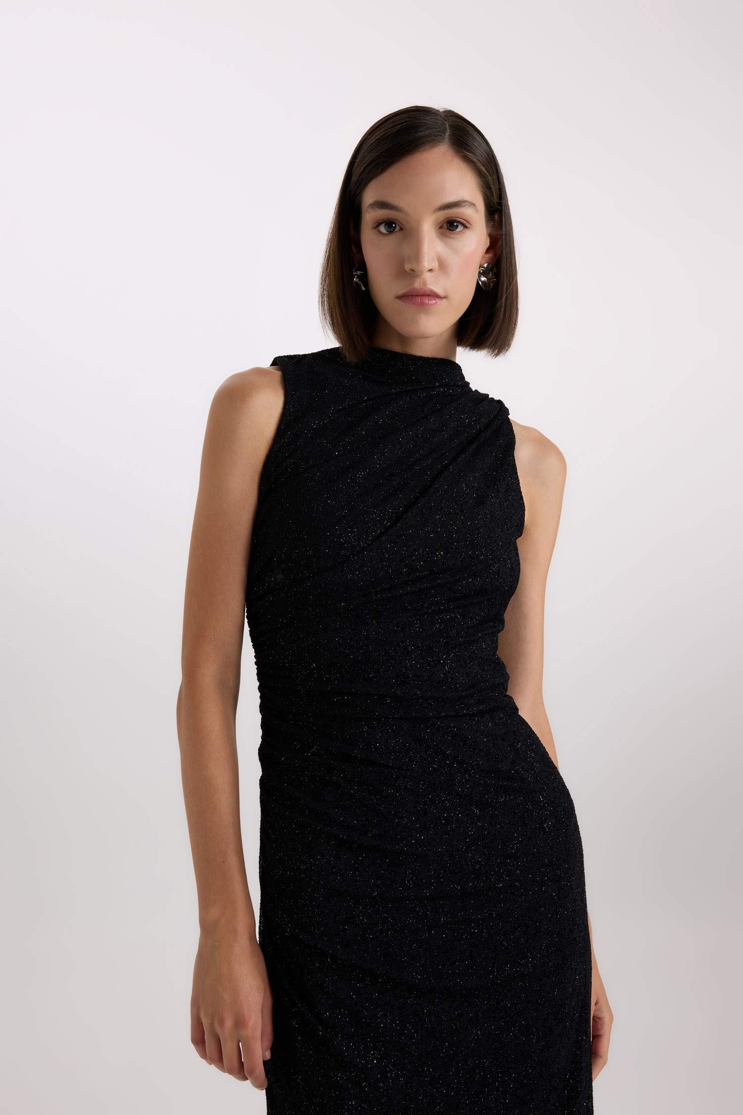 Fitted İşlemeli Kadife Kolsuz Maxi Elbise