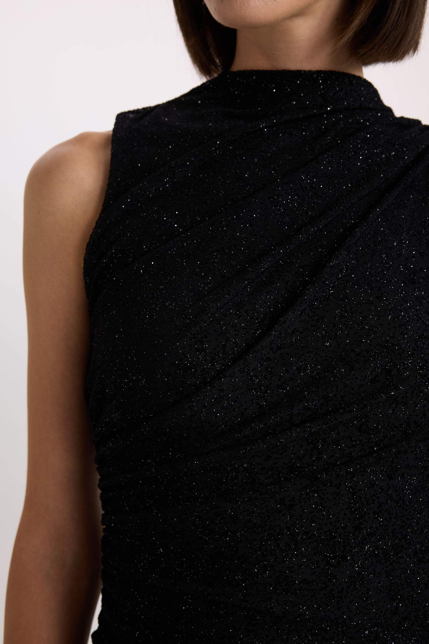 Fitted İşlemeli Kadife Kolsuz Maxi Elbise