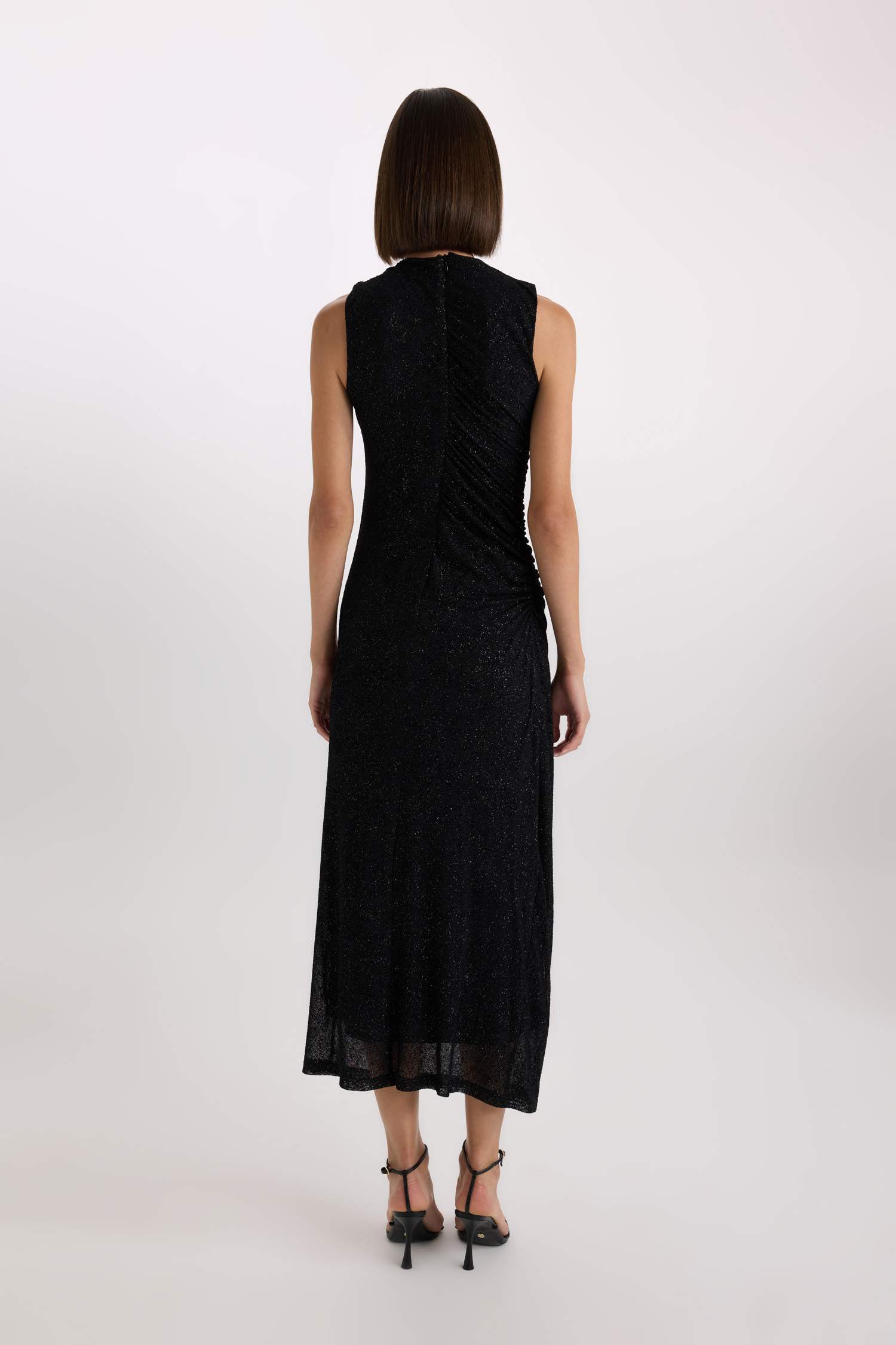 Fitted İşlemeli Kadife Kolsuz Maxi Elbise