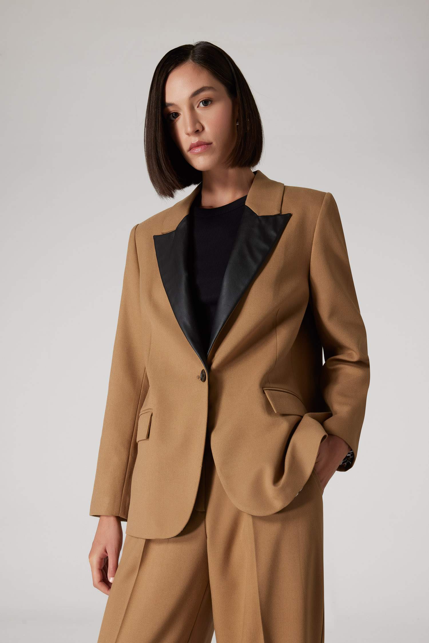 Sorbe x DeFacto Oversize Geniş Kalıp Ceket Yaka Suni Deri Detaylı Düğmeli Blazer Ceket