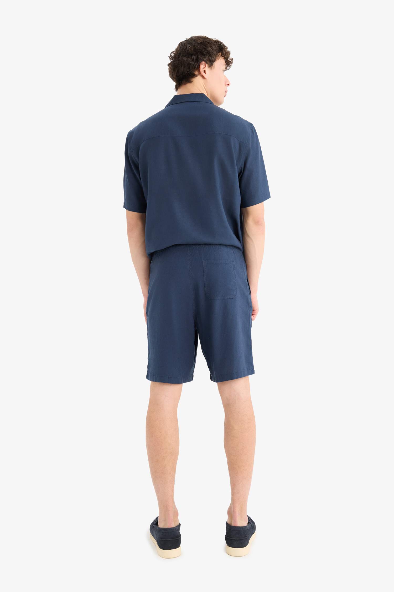 Relax Fit Beli Bağcıklı Keten Karışımlı Bermuda Şort