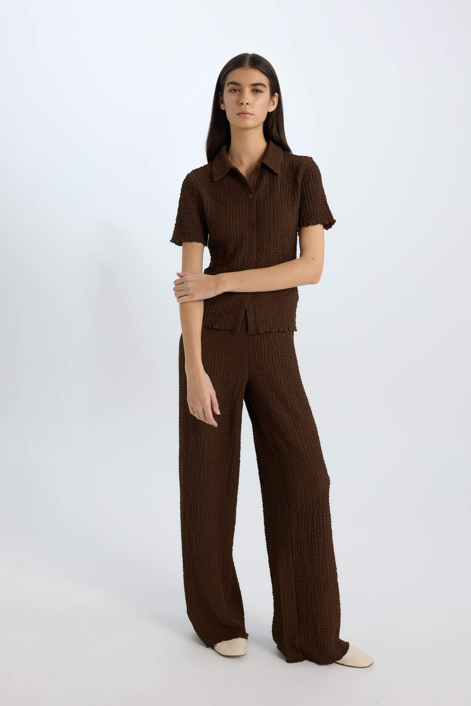 Брюки с широкими штанинами