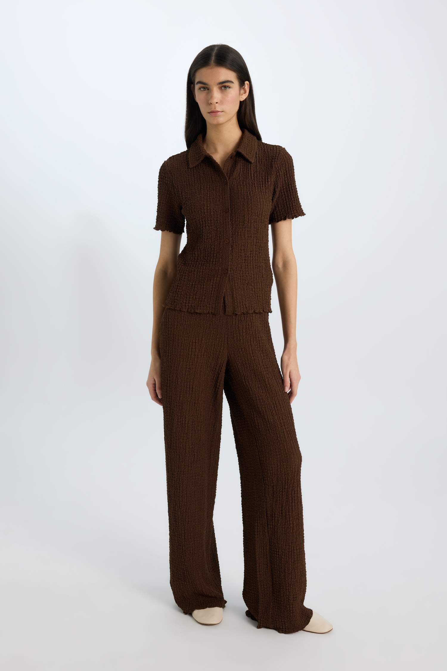 Брюки с широкими штанинами