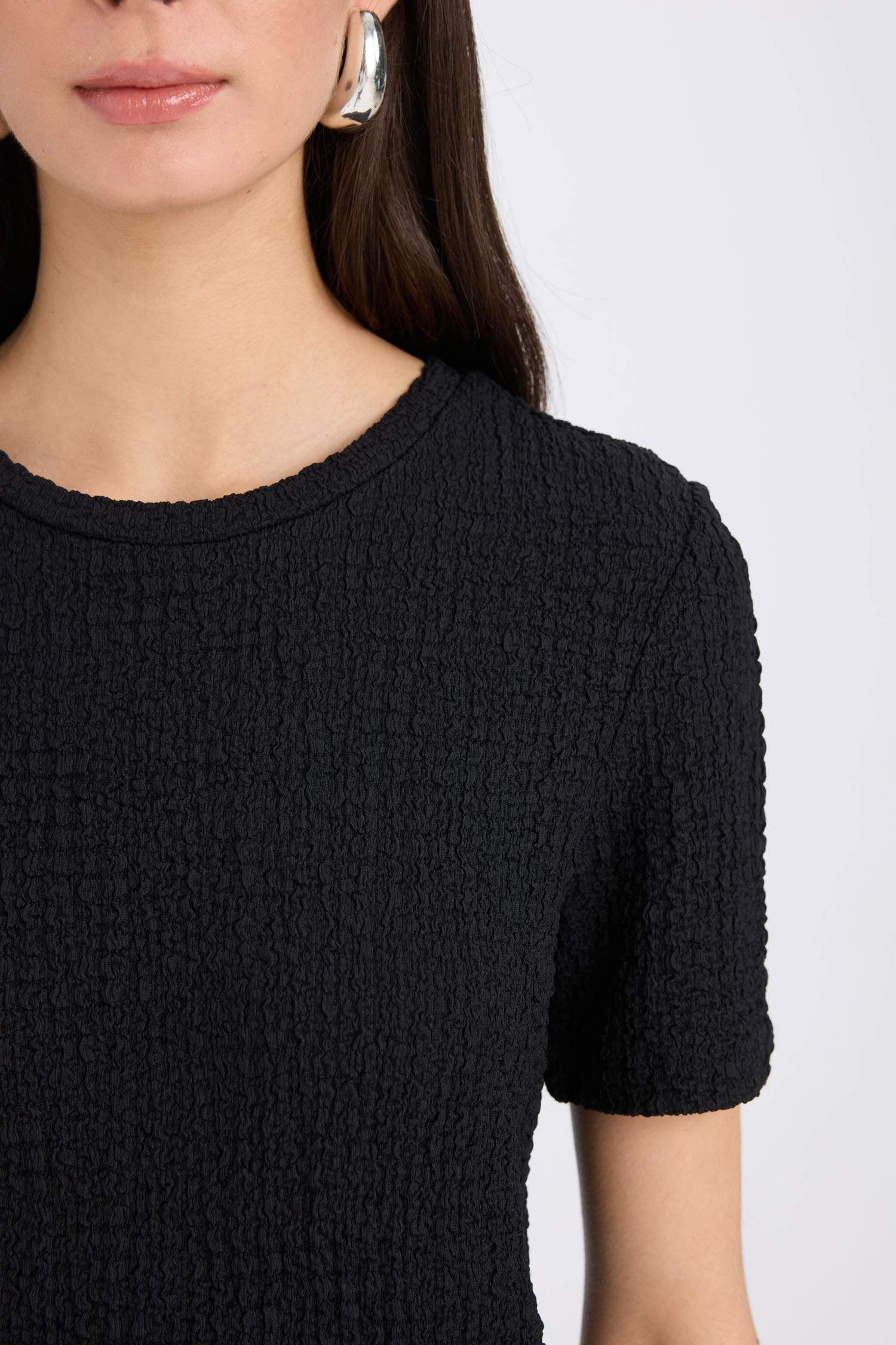 تيشيرت نص ردن منسوج سليم فيت بياخة مستديرة