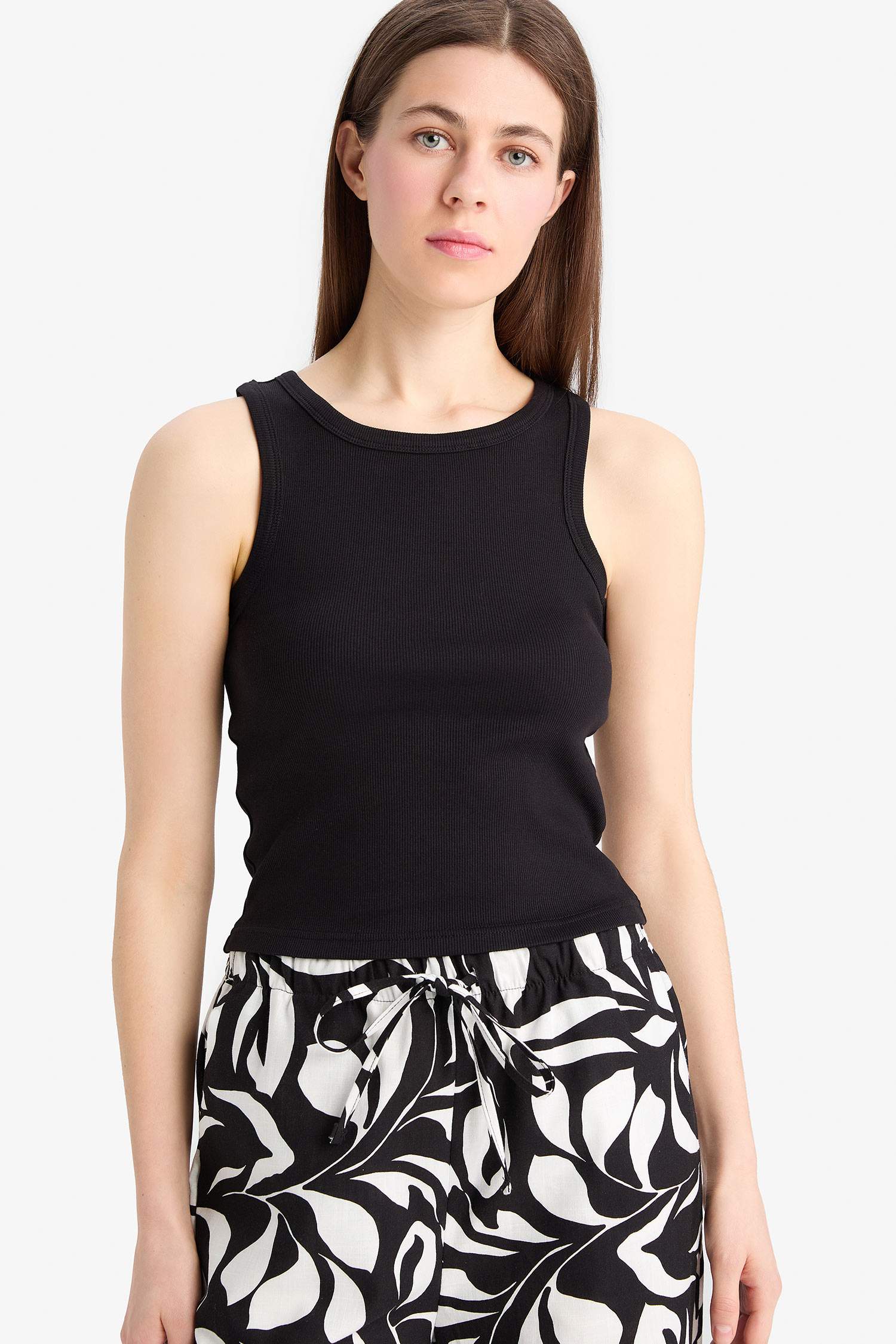 Әйелдерге слим пішімі дөңгелек жаға Ішкөйлек