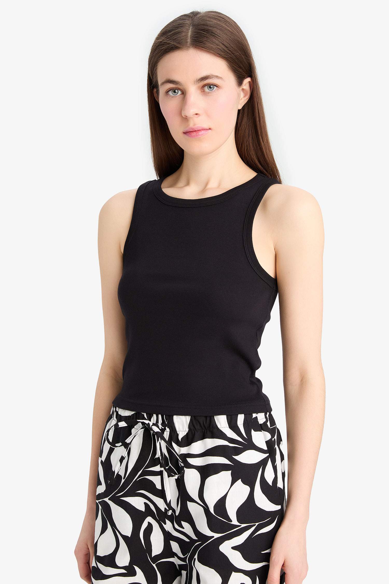 Әйелдерге слим пішімі дөңгелек жаға Ішкөйлек