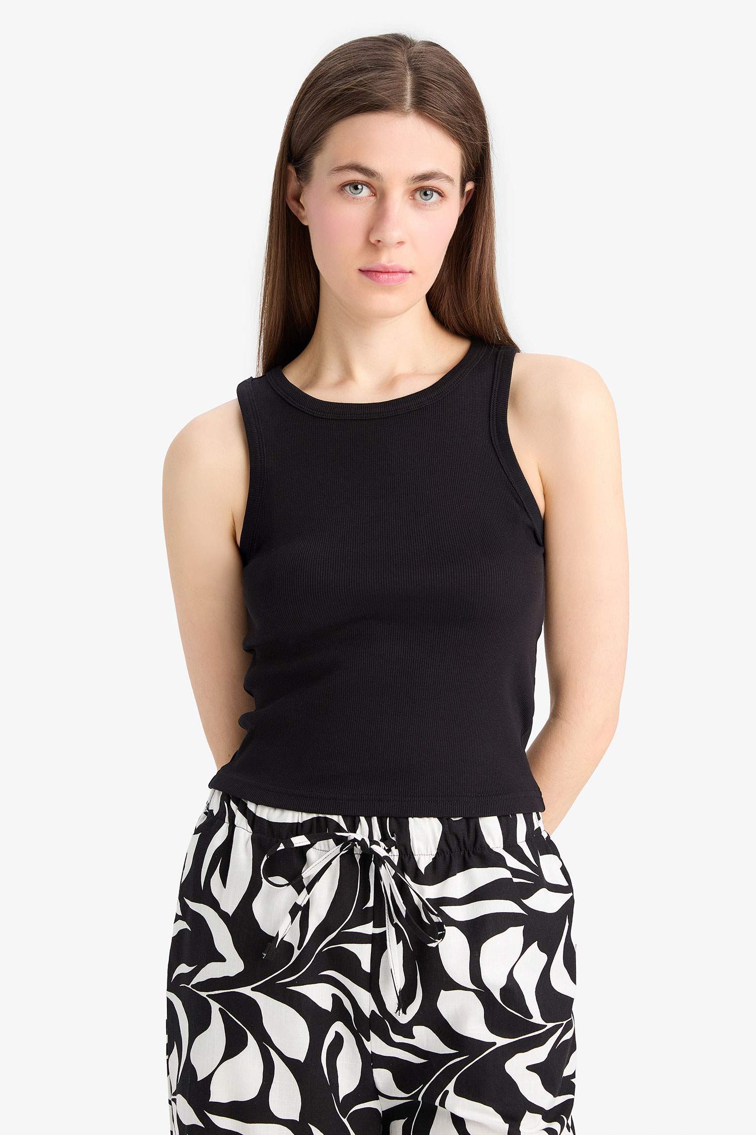 Әйелдерге слим пішімі дөңгелек жаға Ішкөйлек