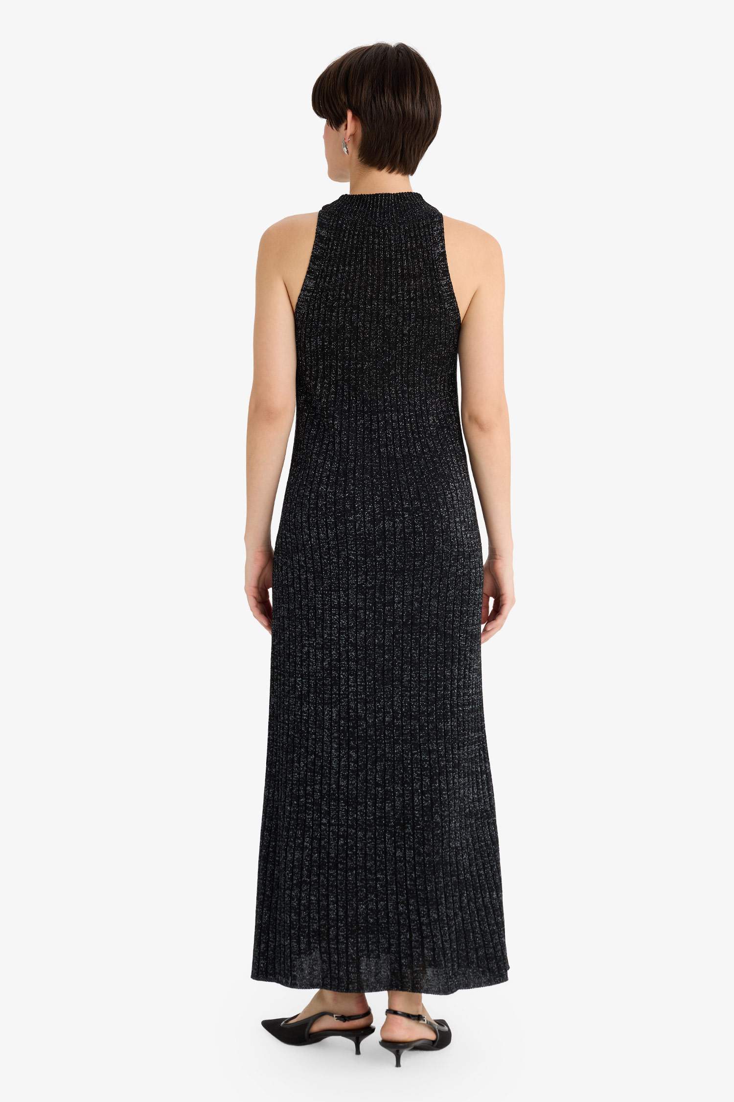 Robe longue en maille sans manches à demi-col montant coupe A