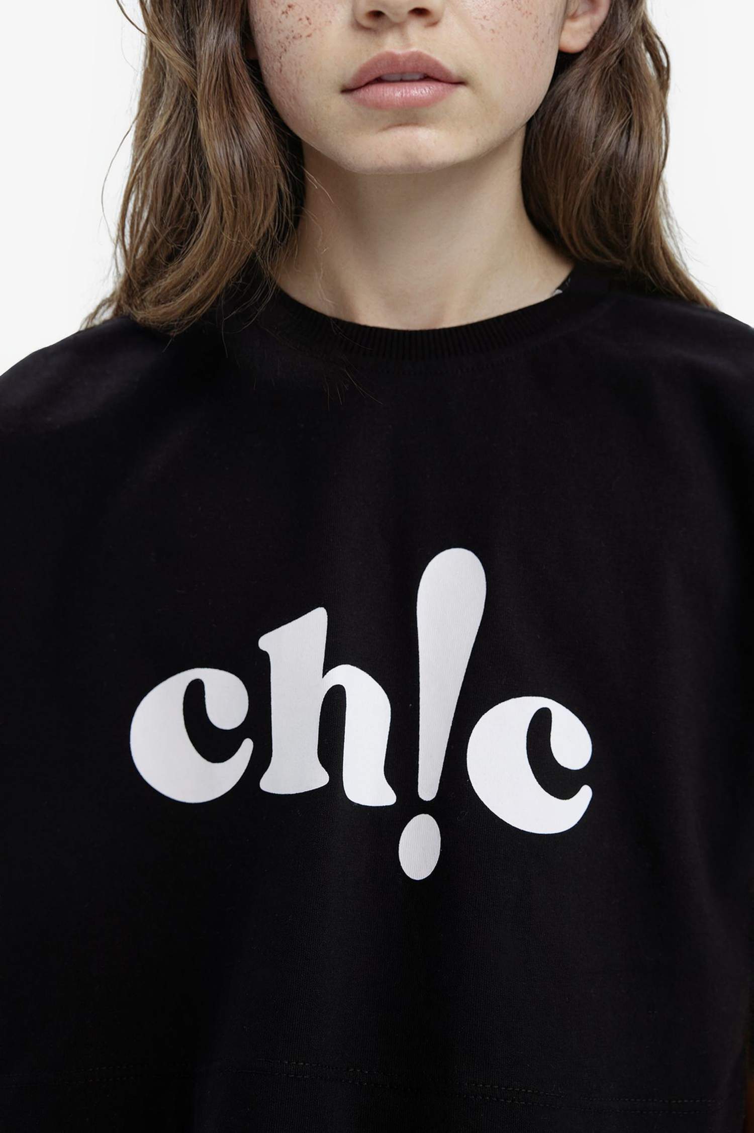 تيشيرت بنات نص كم مطبوع برقبة مستديرة