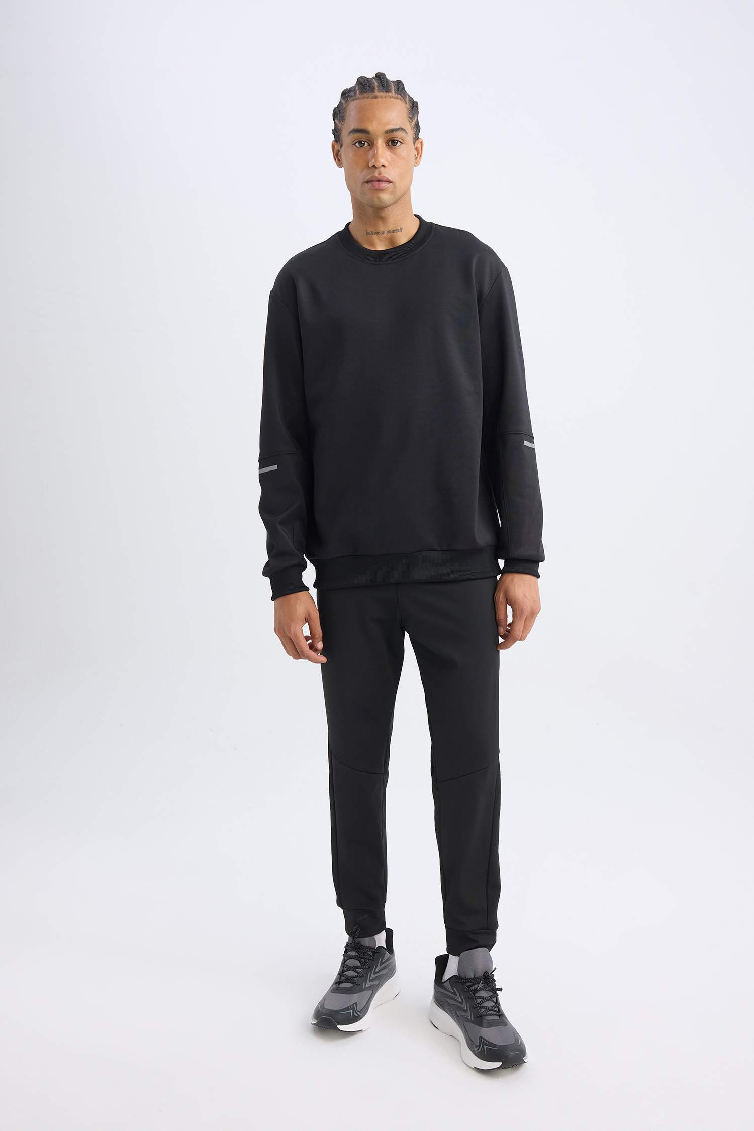 Standart Fit Bisiklet Yaka Basic Düz Sporcu Sweatshirt