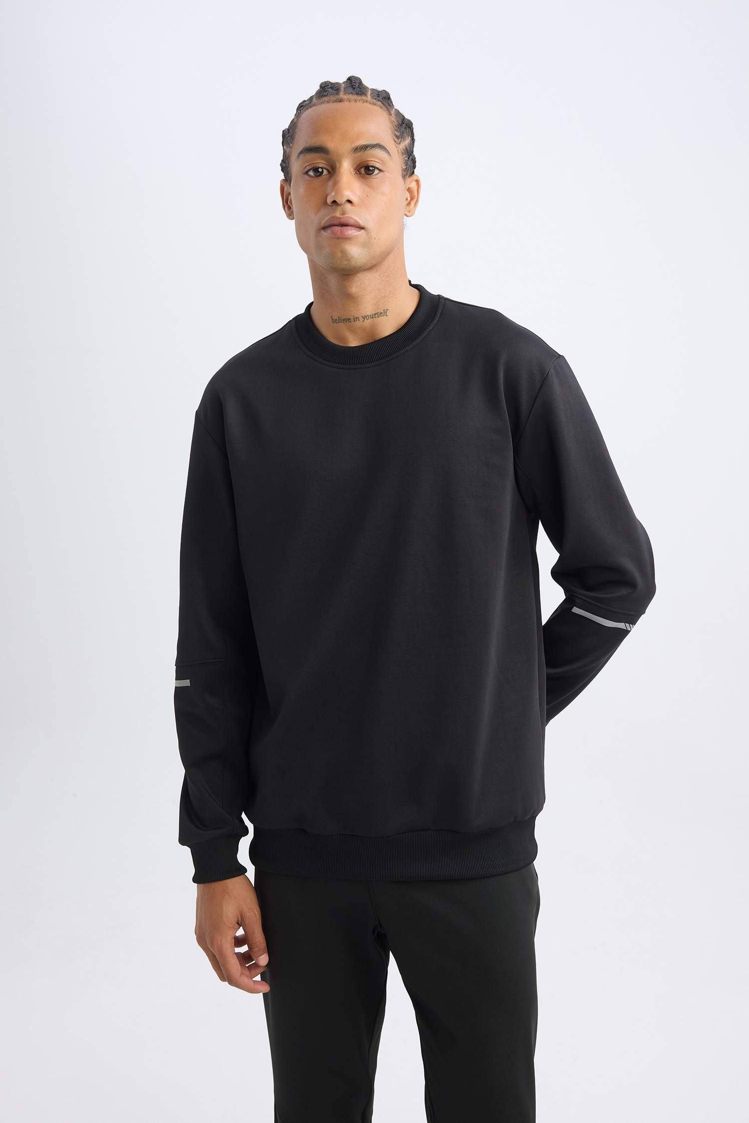 Standart Fit Bisiklet Yaka Basic Düz Sporcu Sweatshirt