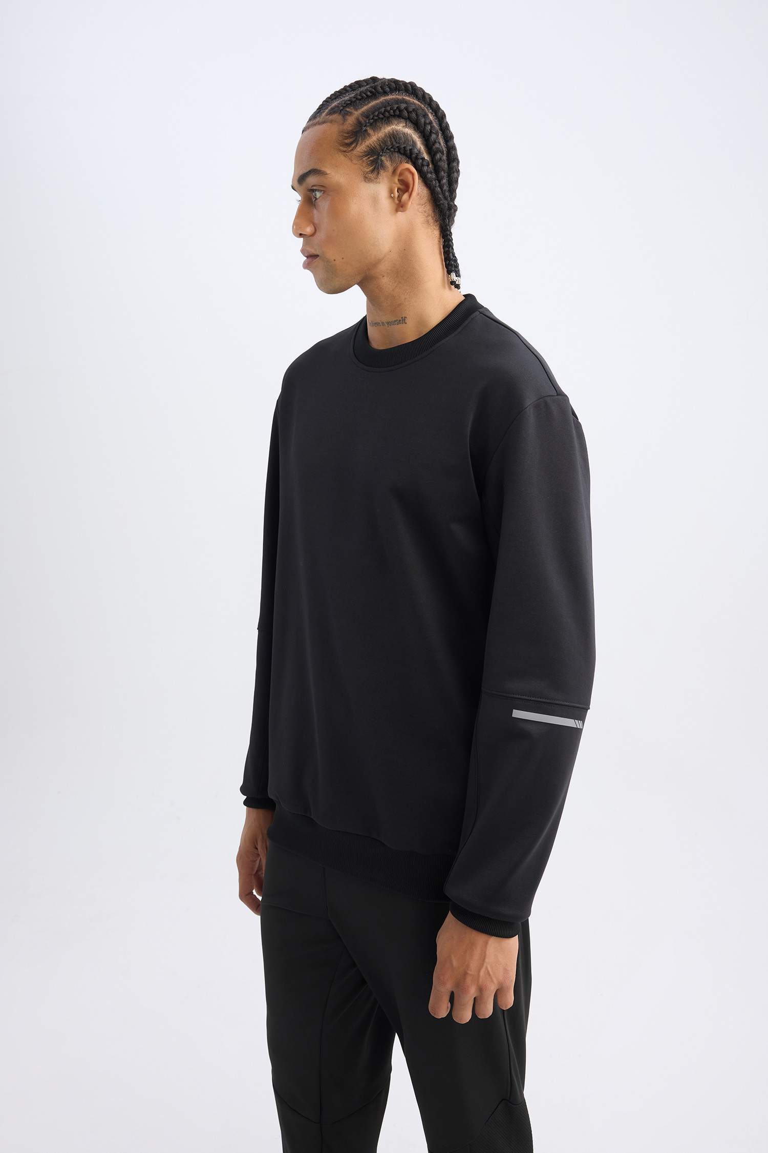Standart Fit Bisiklet Yaka Basic Düz Sporcu Sweatshirt