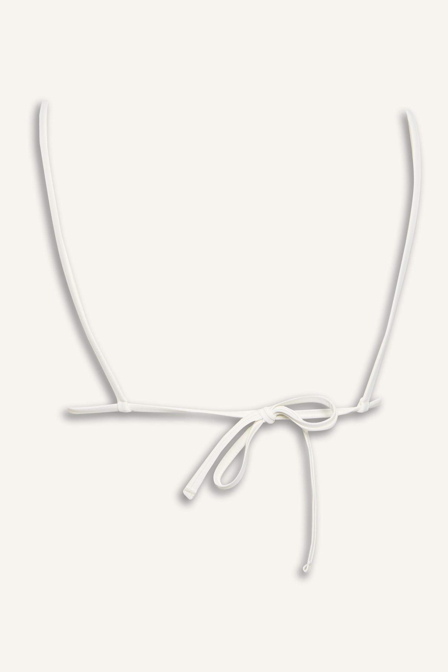 بكيني توب تول قصة عادية من Fall in Love